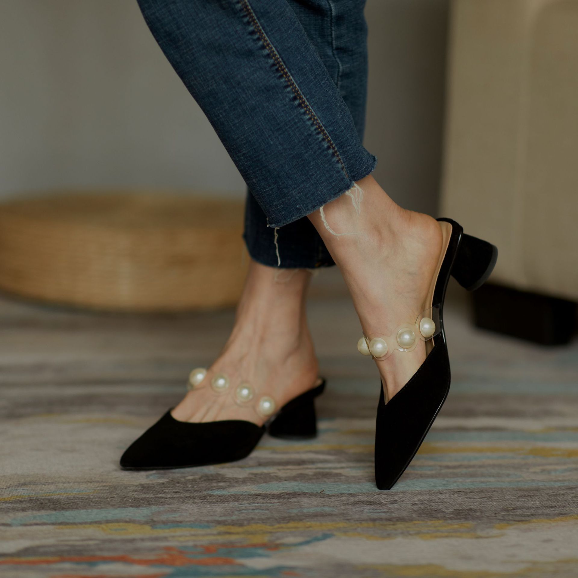 尖头穆勒鞋女牛皮中跟粗跟包头半拖鞋女2020新款外穿网红珍珠凉拖