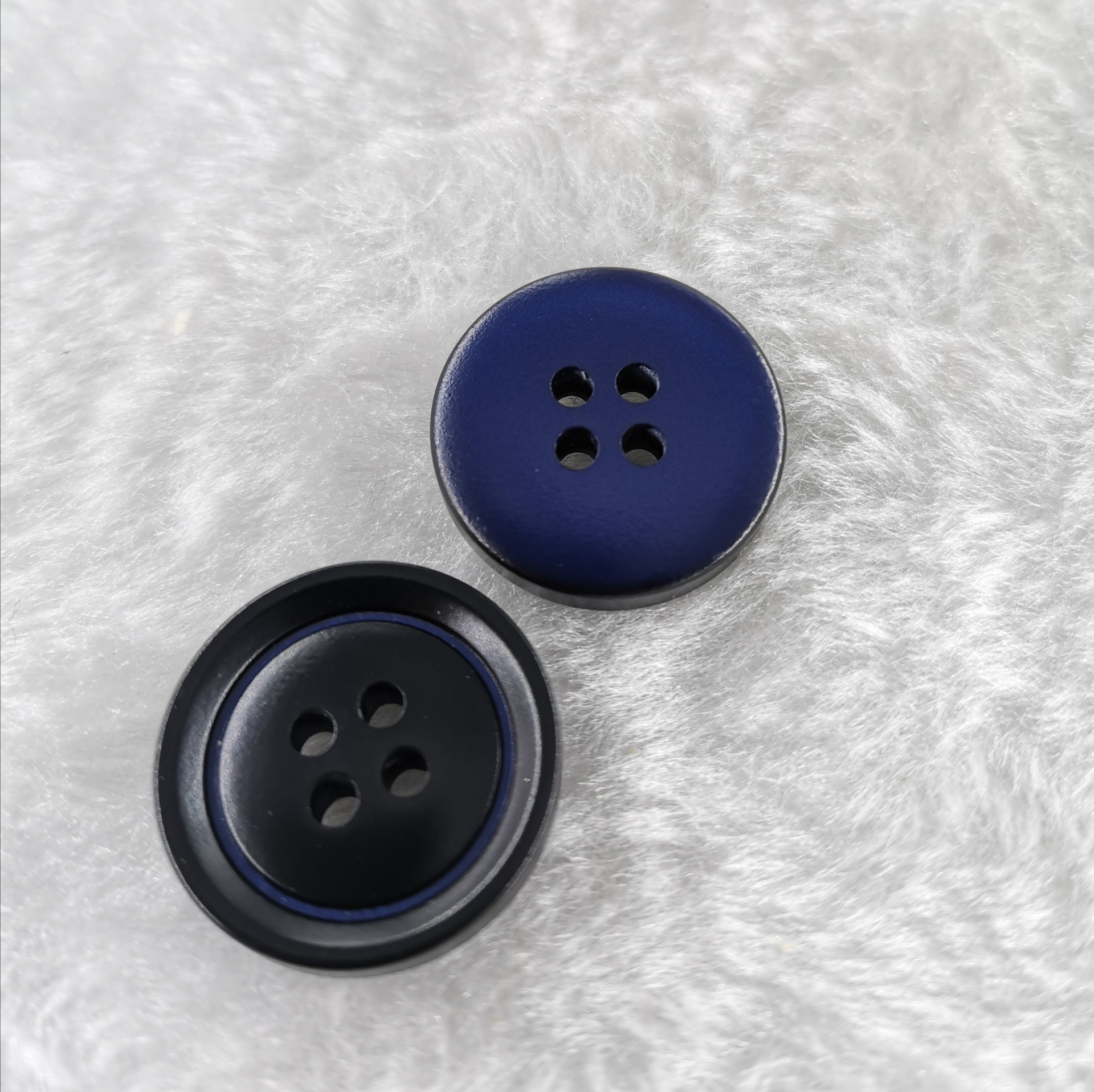 双色蓝光优质西服树脂钮扣袖口辅料扣子