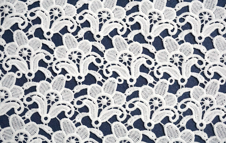 时尚刺绣面料水溶蕾丝布料精细绣花镂空花瓣时装面料