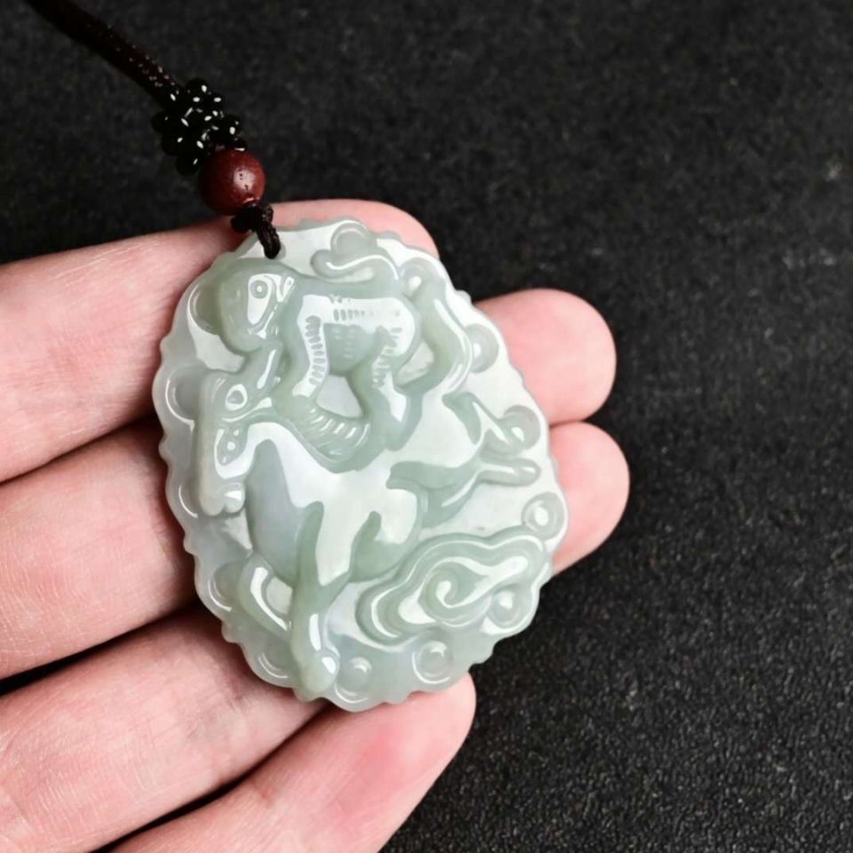 天然缅甸玉石翡翠马猴牌吊坠冰糯种a货男士玉佩生肖马生肖猴