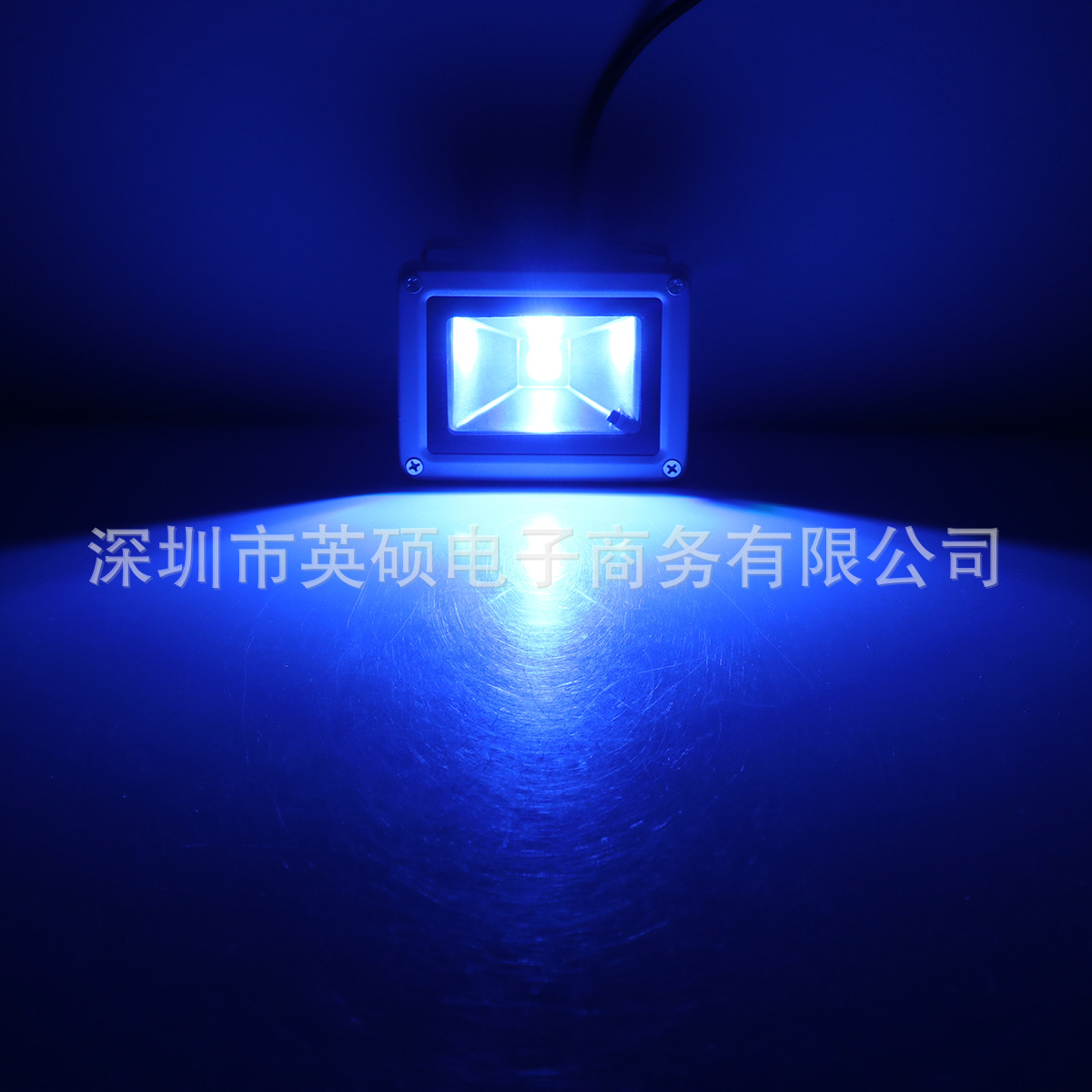 支持远程控制:配备24键红外遥控器,16种静态效果和4种动态效果,on