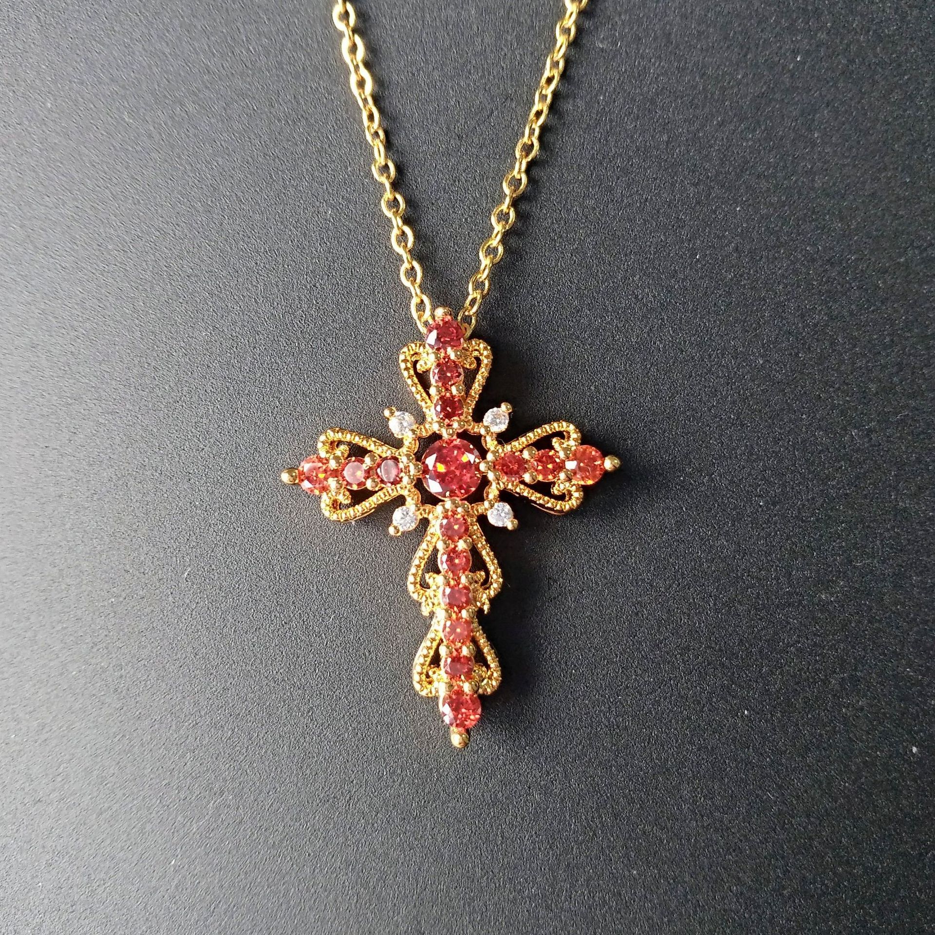 镂空锆石十字架项链欧美鸽血红宝石吊坠欧美复古低奢金色锁骨链女