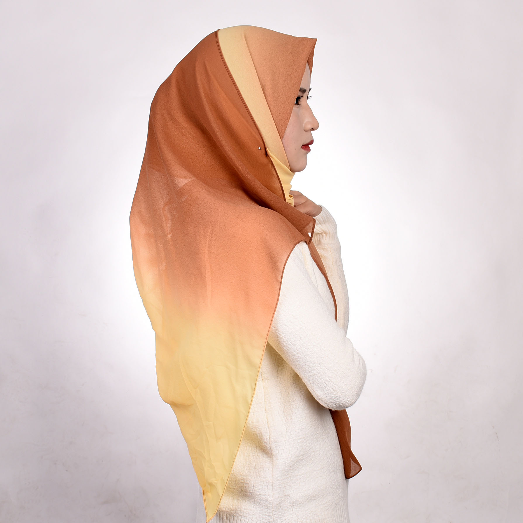 马来西亚女人包头巾图片
