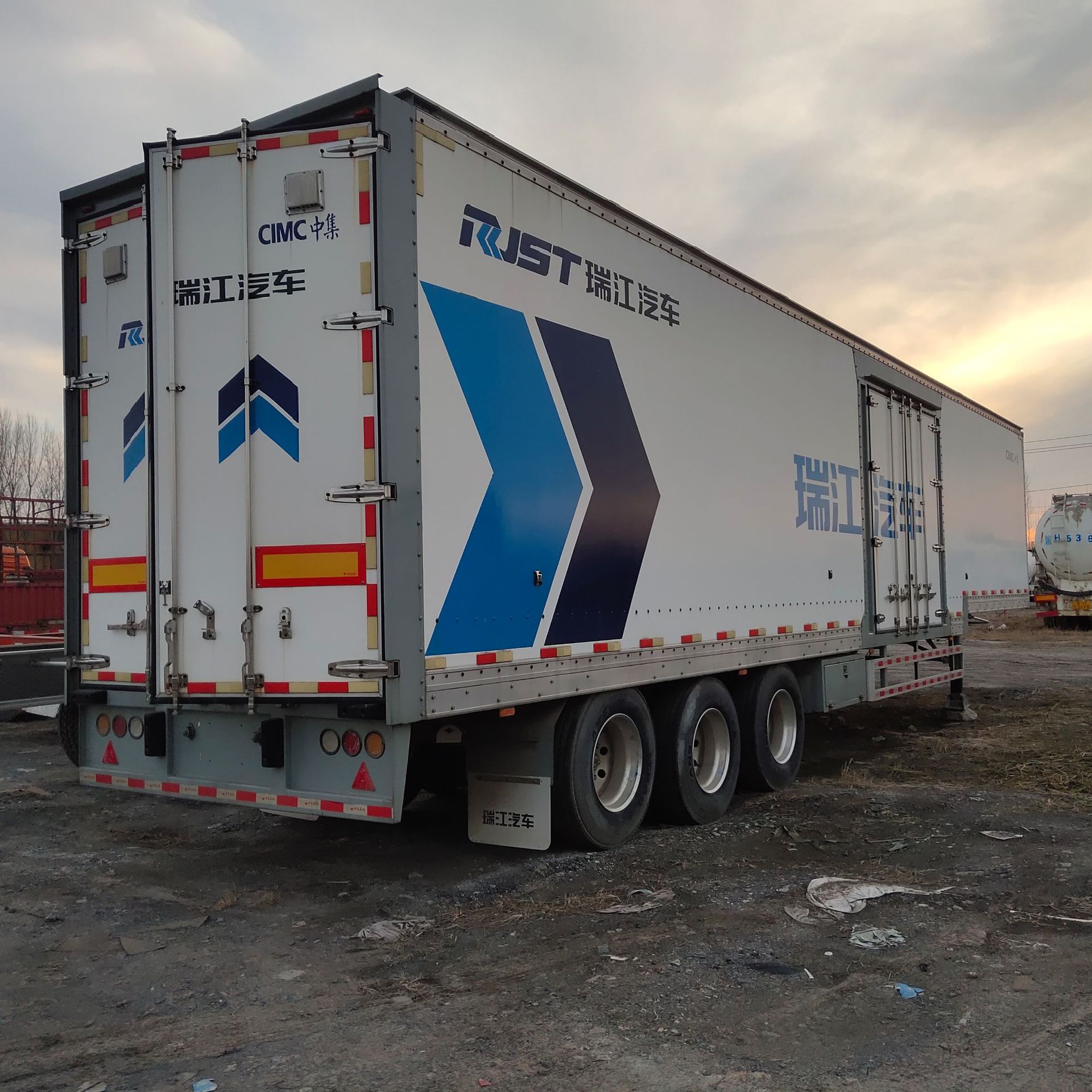二手冷藏箱半挂车15米中集骨架轻型二手冷藏半挂集装箱挂车包过户