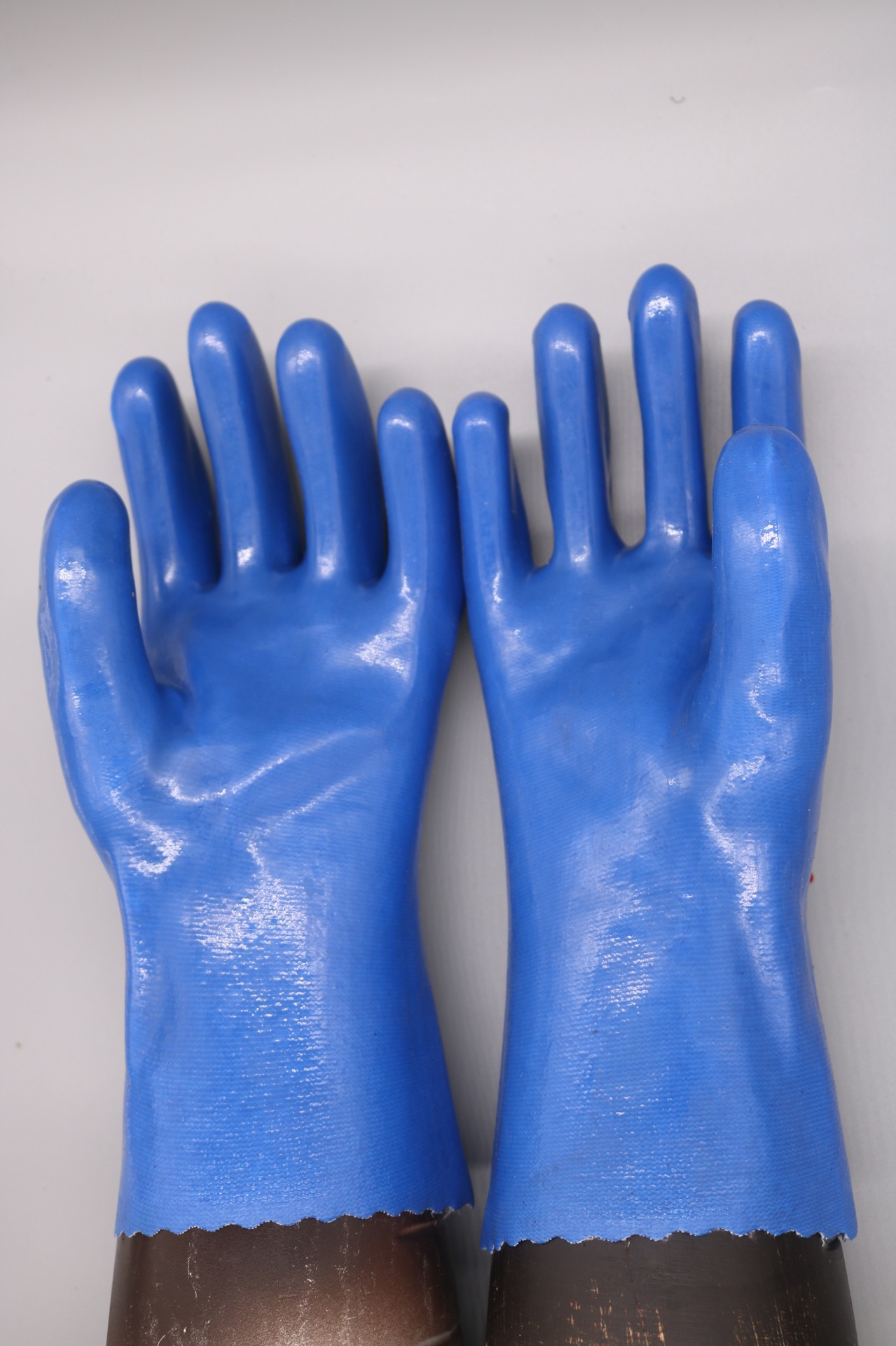 厂家货源耐油手套耐酸碱工业防护 pvc手套止滑防油漆防水劳保手套