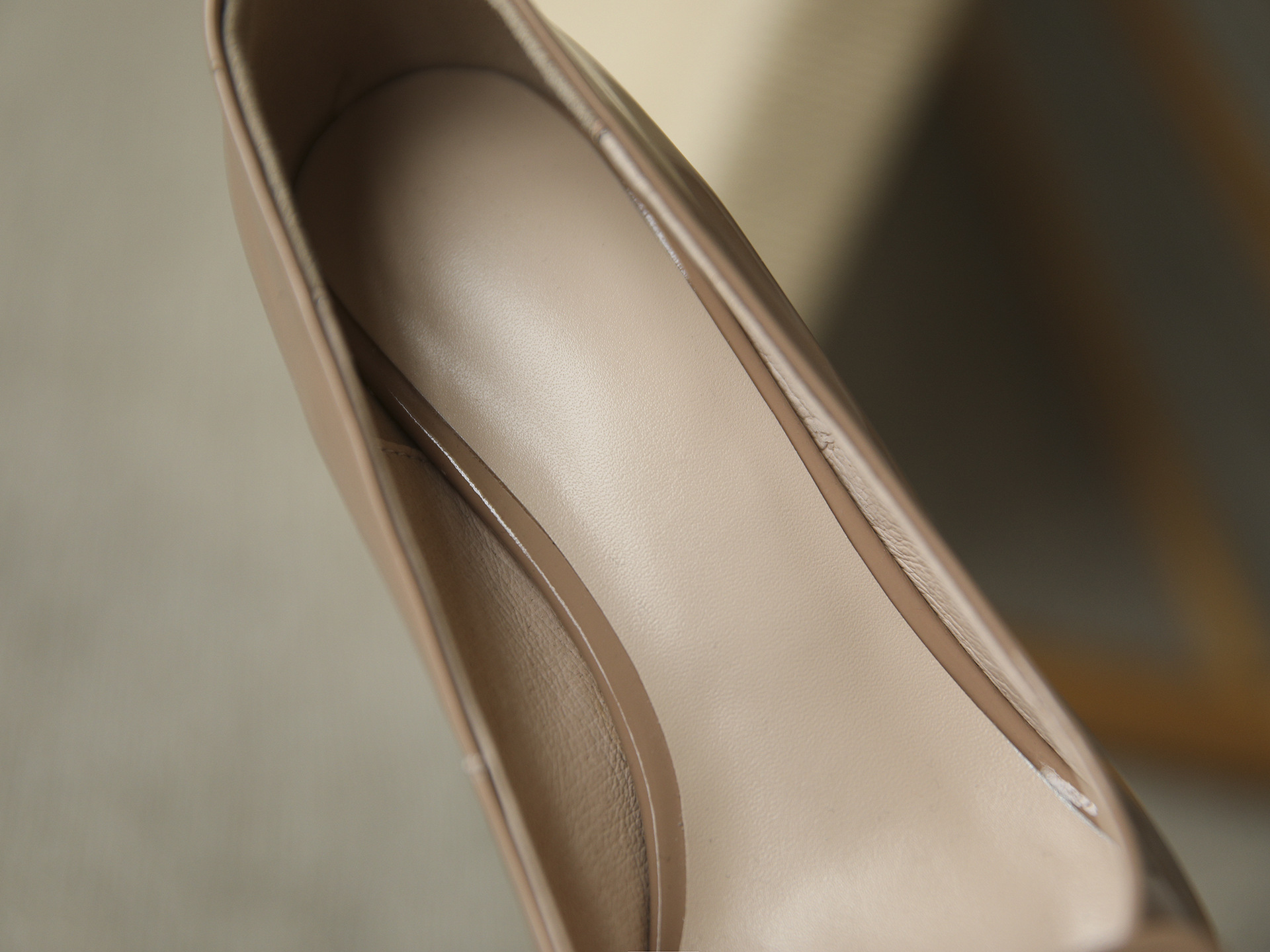 2021春季时尚新款女鞋子尖头高跟细跟单鞋女方扣优雅气质裸色百搭