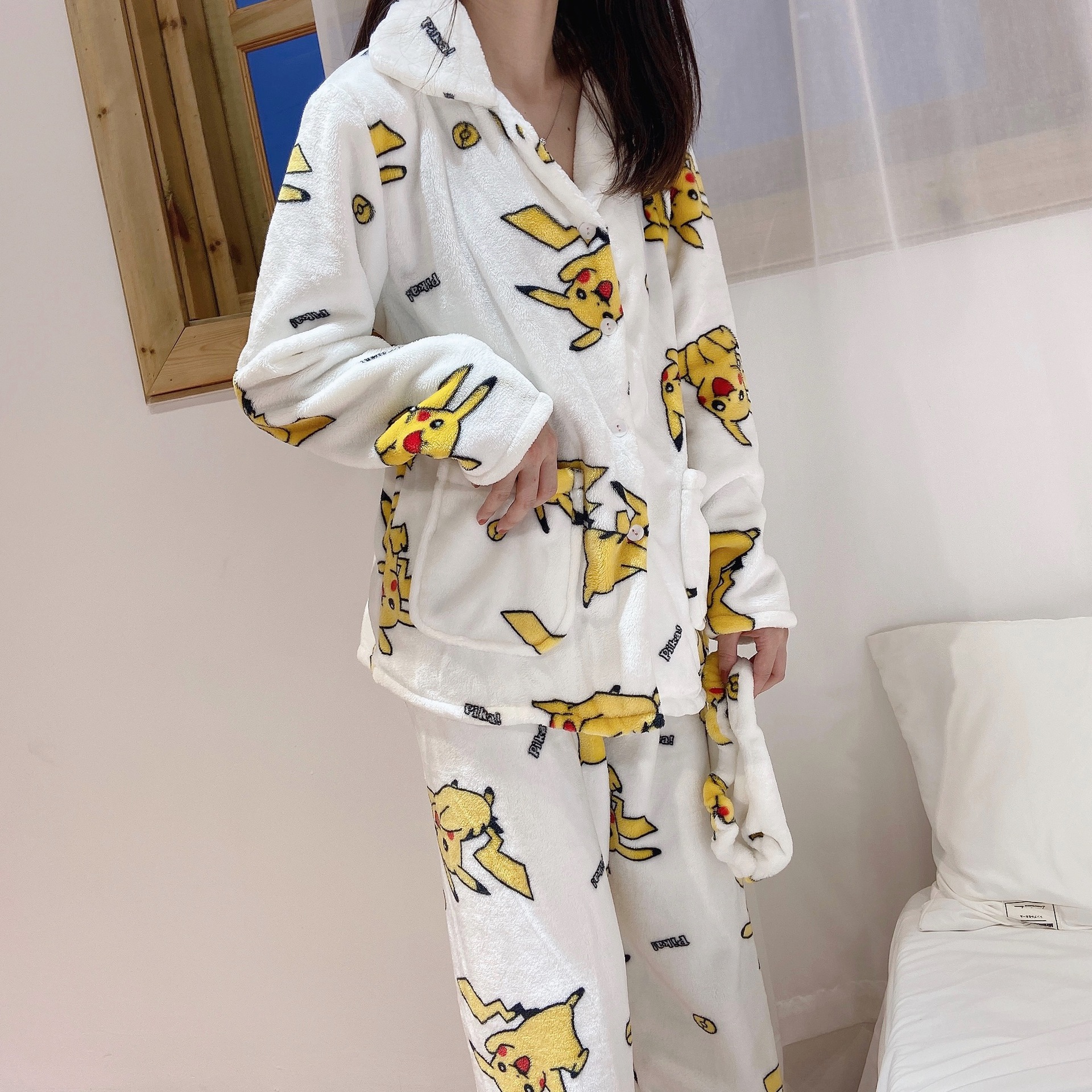 可爱皮卡丘珊瑚绒睡衣女秋冬款长袖韩版法兰绒家居服两件套装学生