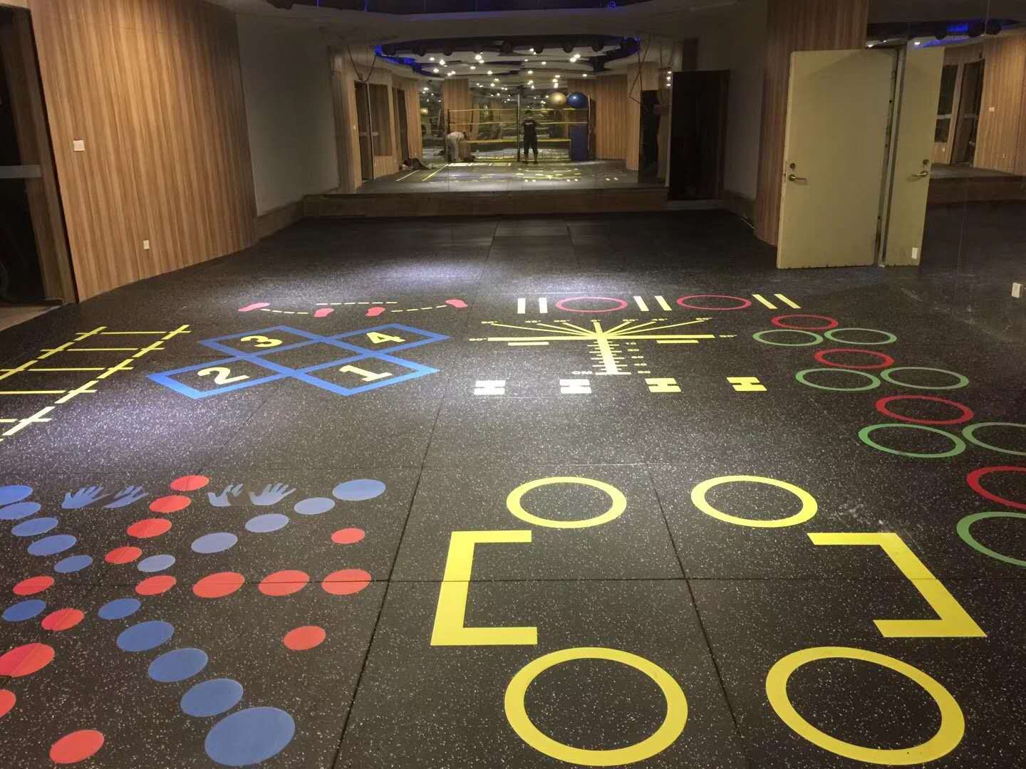 健身房地胶360私教塑胶功能性运动地板防滑减震吸音定制地胶垫