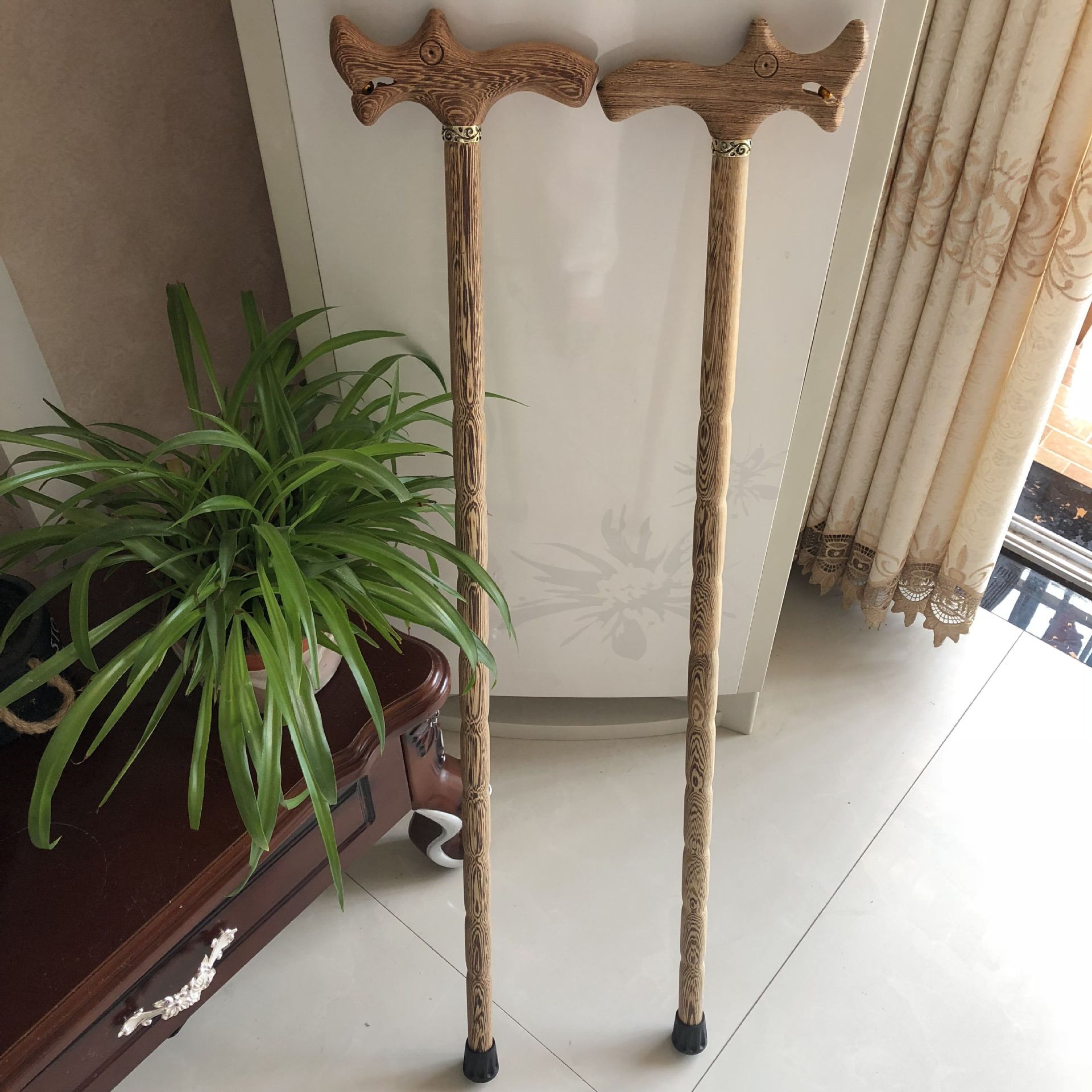 货源批发鸡翅木拐杖龙头拐杖旅游景区庙会产品批发