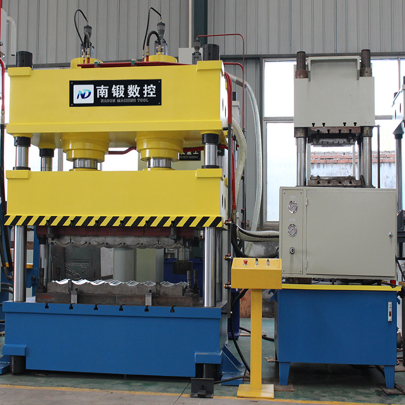 200t彩石金属瓦成型液压机滕州南锻200吨金属拉伸成型四柱油压机