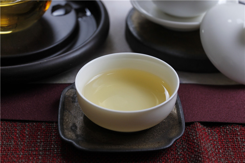 云南景谷月光白茶饼茶蜜香一芽一叶二叶357g白牡丹贡眉寿眉紧压茶