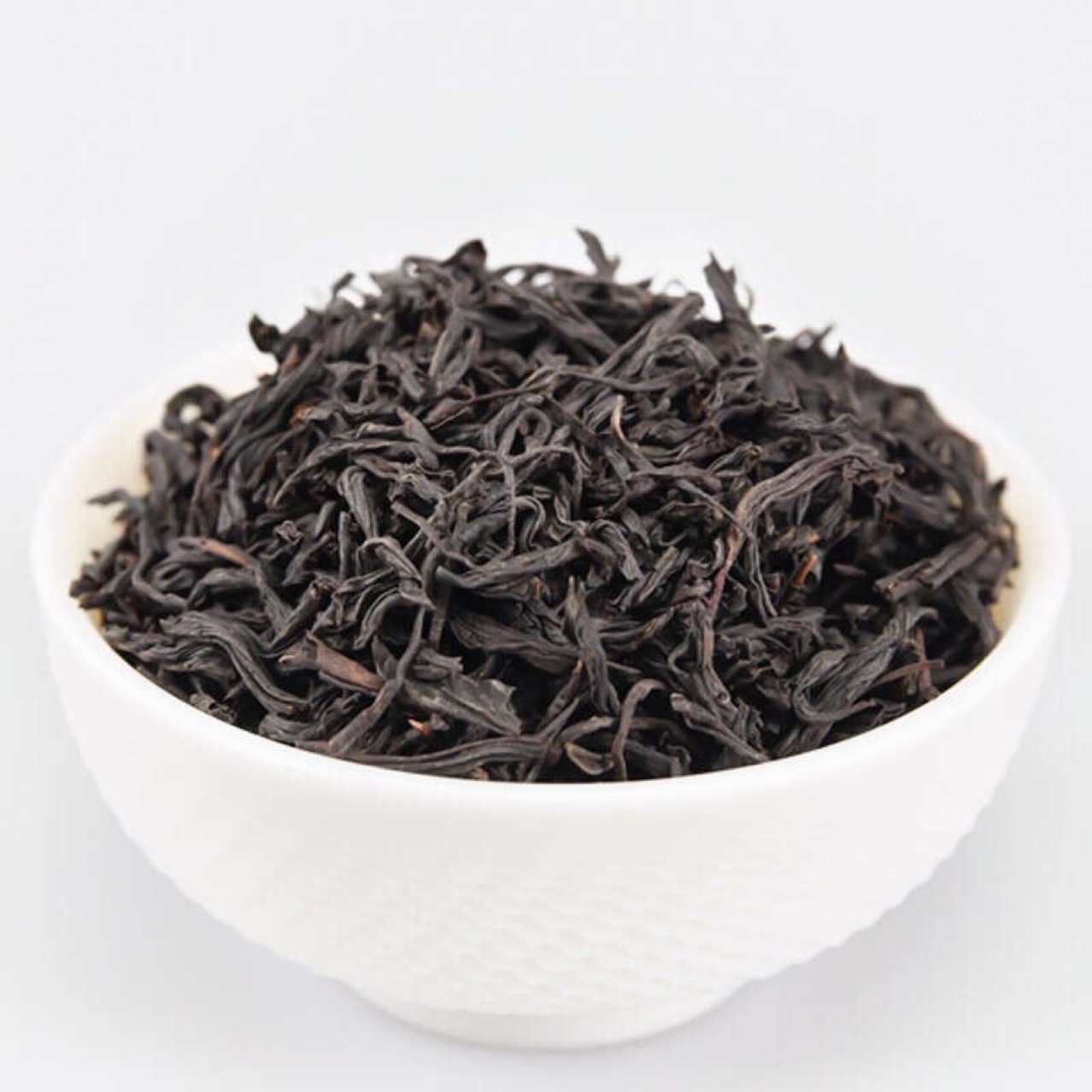 花香小种红茶,条索紧结,汤色金黄透亮,柔和清甜,花果蜜香.