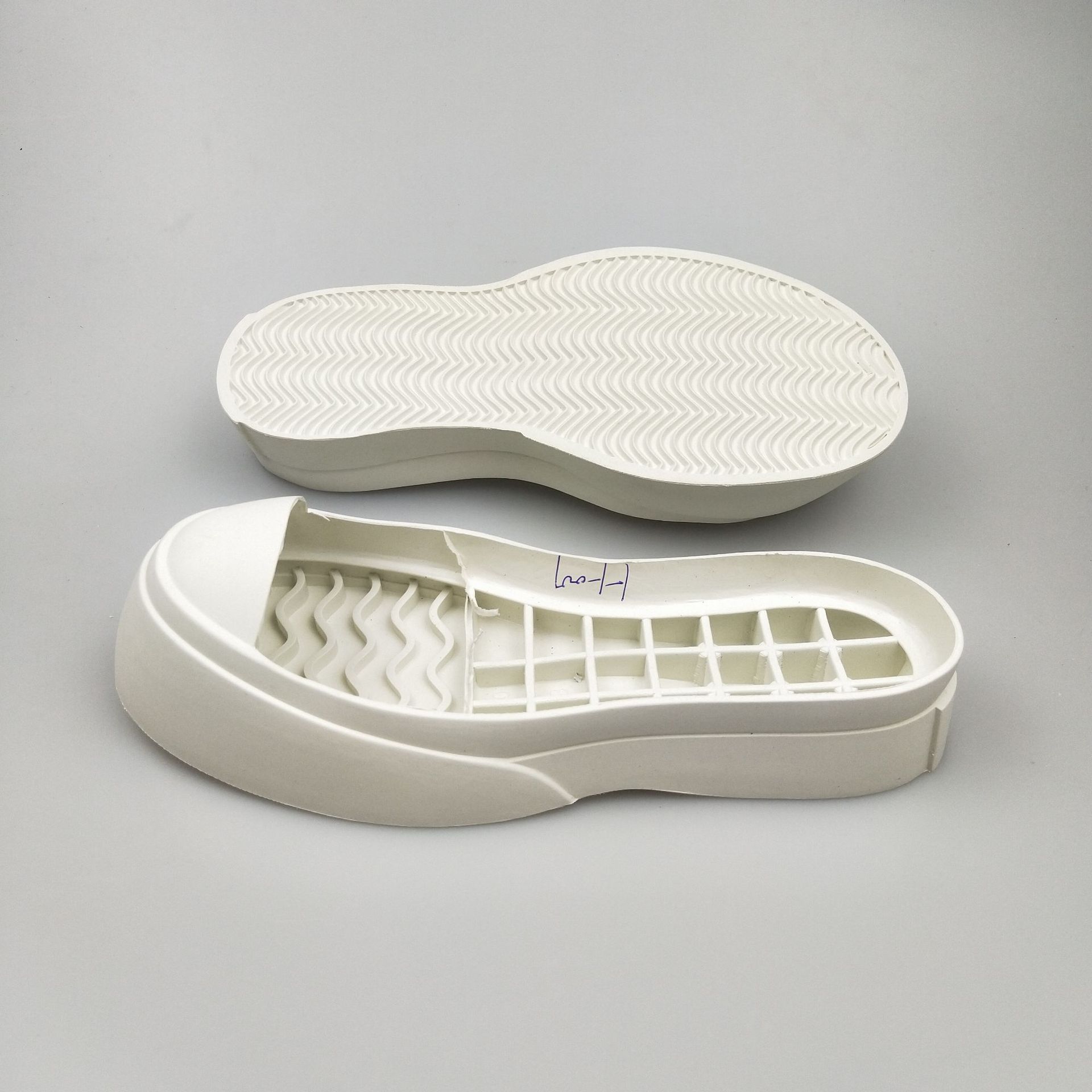 东莞橡胶鞋底厂生产包头个性新款橡胶底【源头厂家】品质交期保障