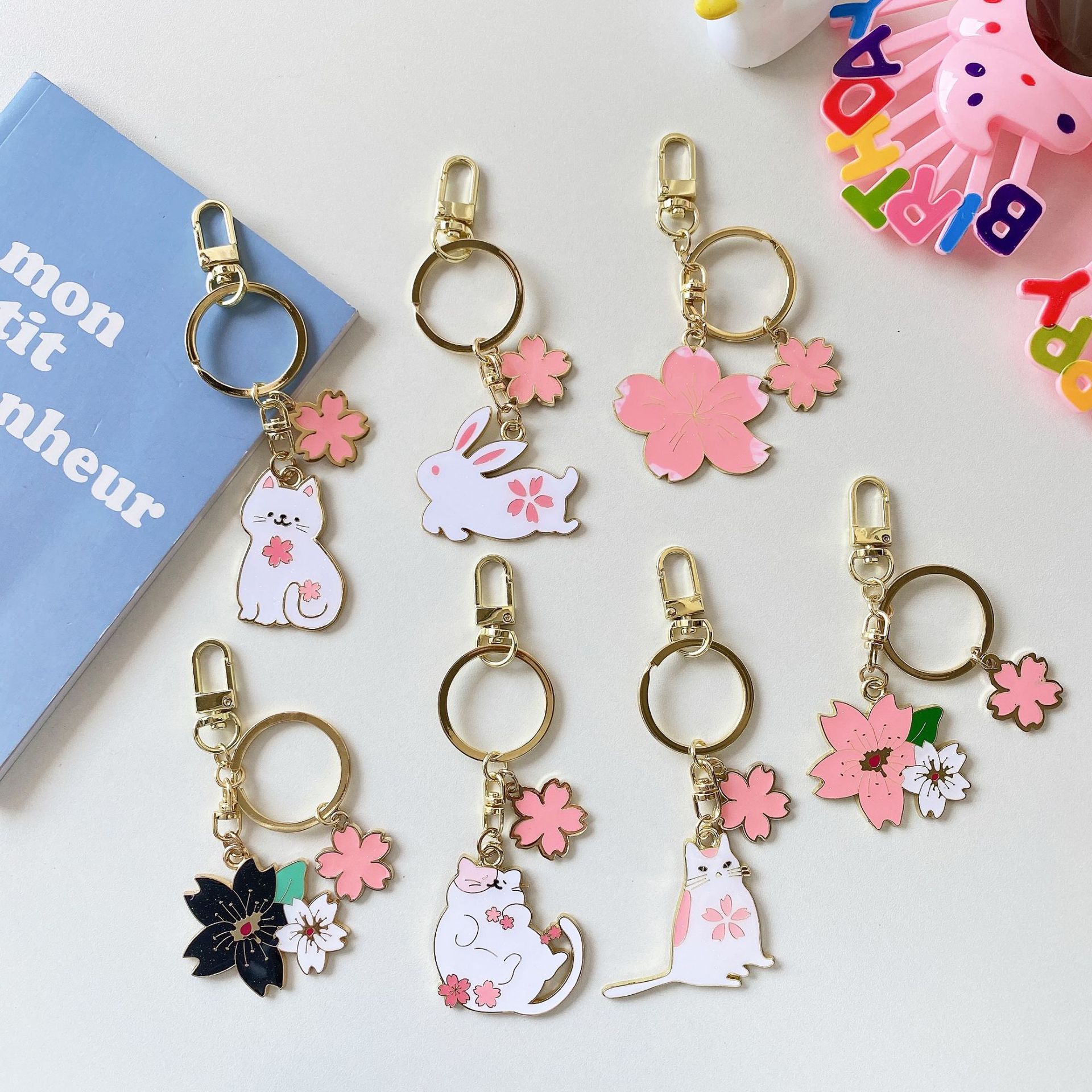 日系可爱小花猫兔子卡通钥匙扣学生包包挂饰汽车金属挂件情侣礼品