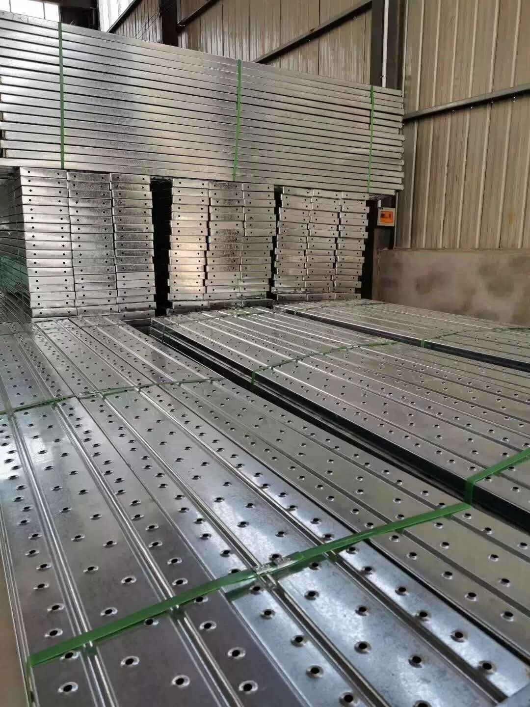 钢踏板生产厂家 各种规格钢跳板 盘扣式脚手架踏板 热镀锌钢跳板