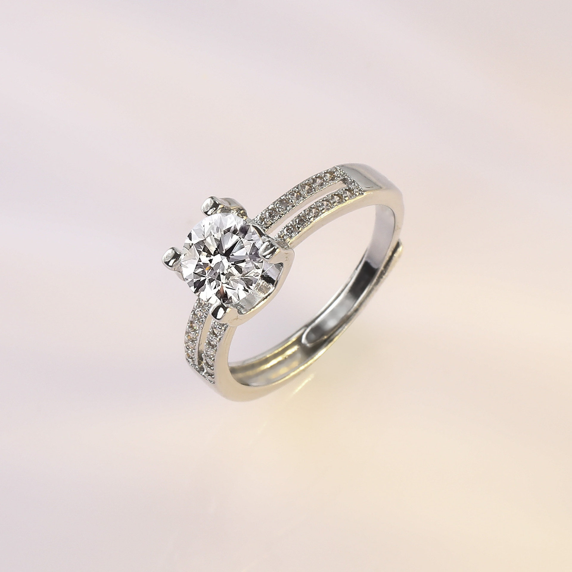 仿真1克拉牛头钻戒钻石戒指男女情侣对戒银饰品求婚结婚莫桑石