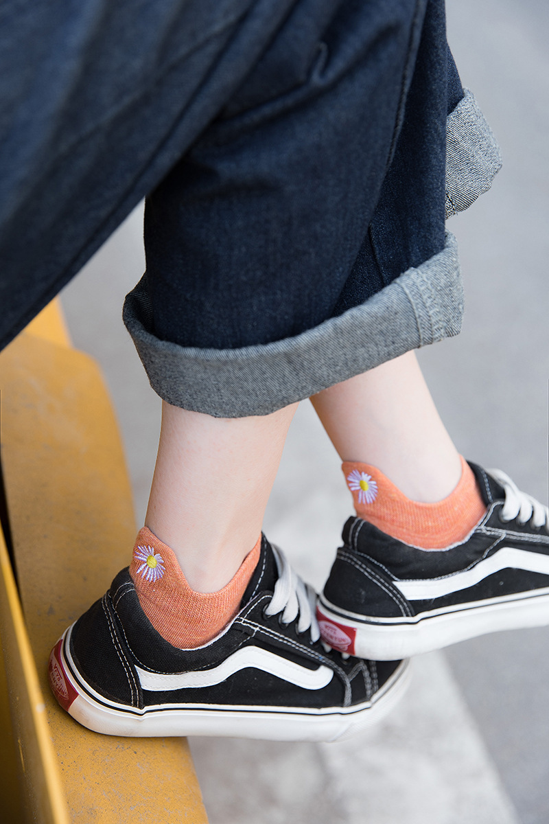 春夏新品小雏菊刺绣女袜后跟护脚防摩擦女船袜棉质纯色袜子女批发