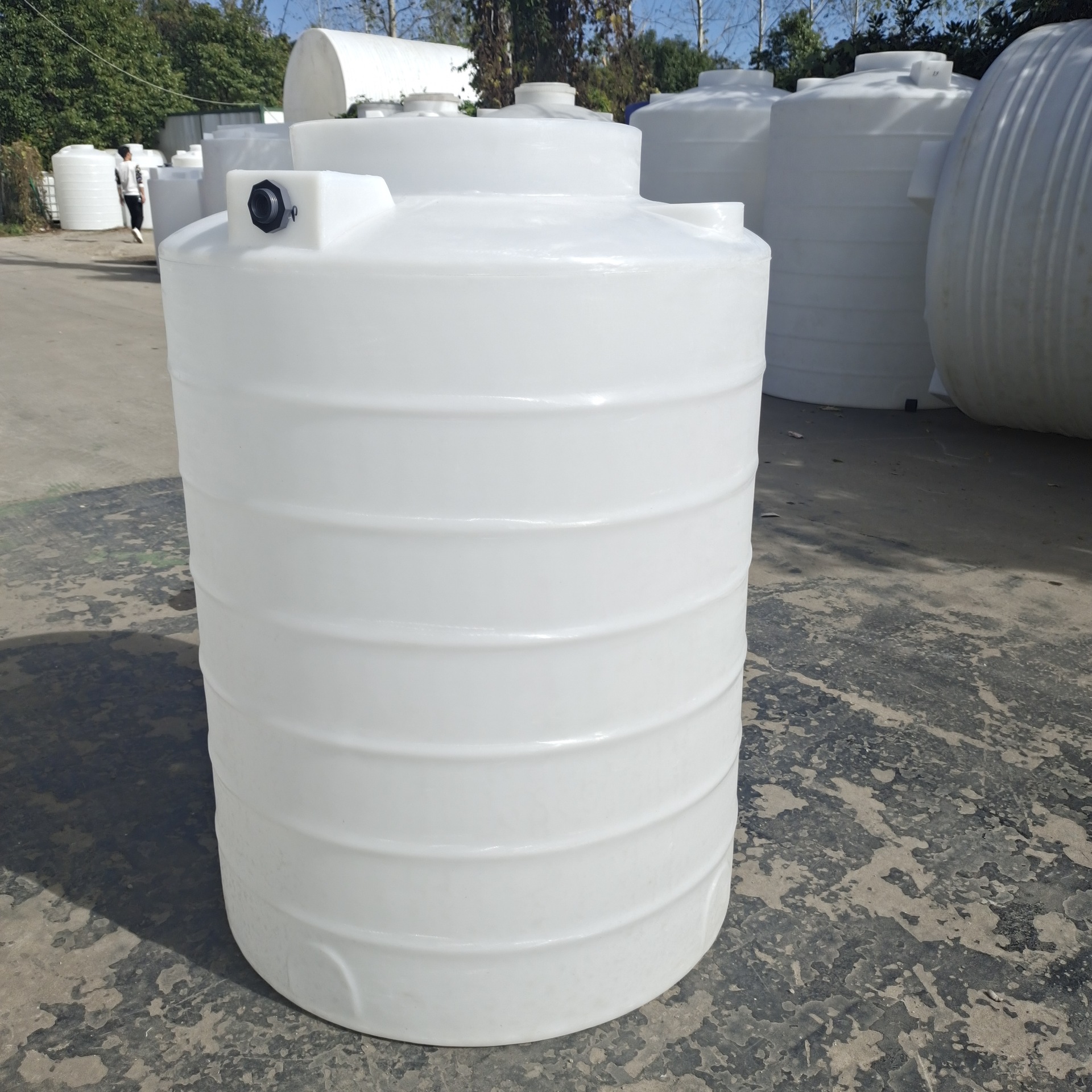 塑料储水桶厂家直供户外800l化工塑料水箱雨水收集桶-阿里巴巴