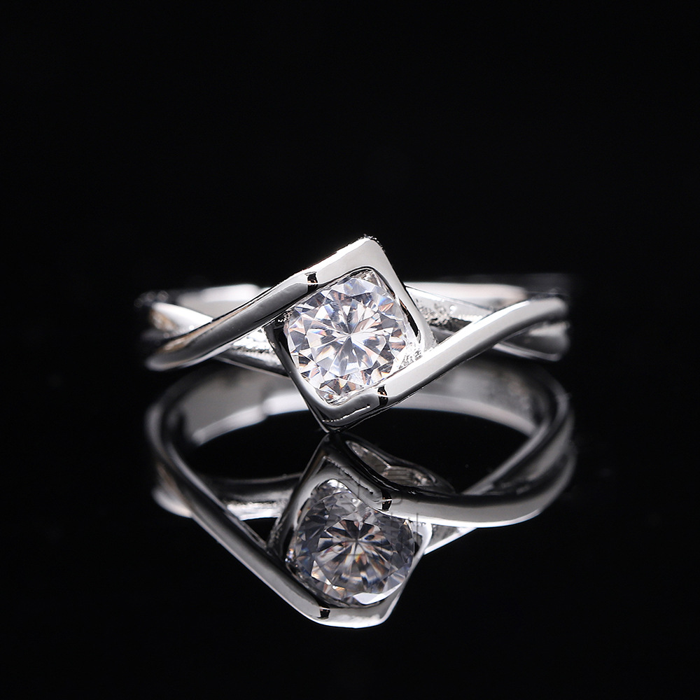 情侣女款莫桑石钻戒天使之吻戒指气质新款钻石结婚旅游纪念首饰