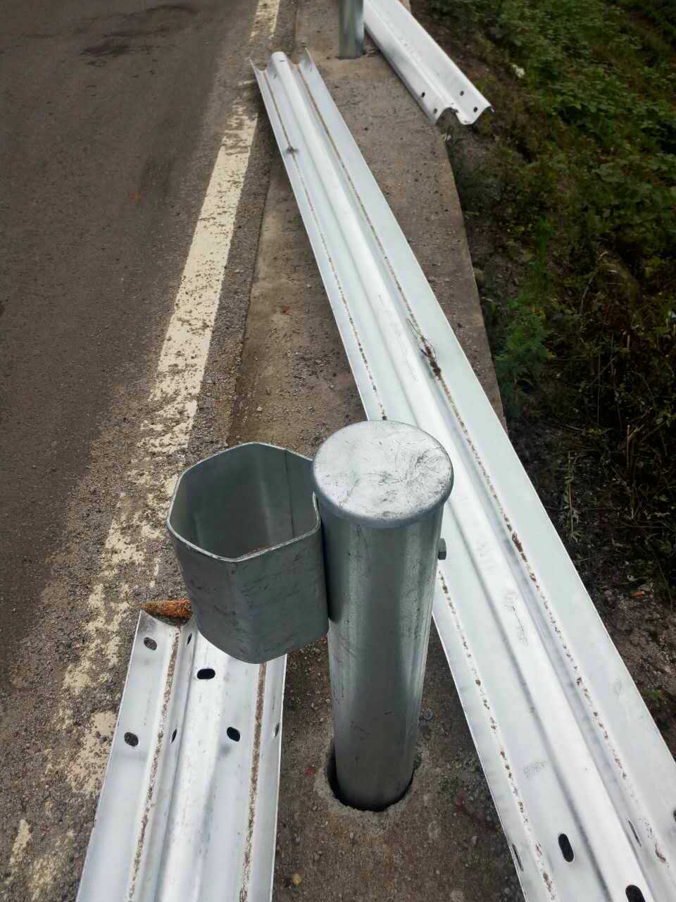 加强型二波护栏4.0(2米间距)