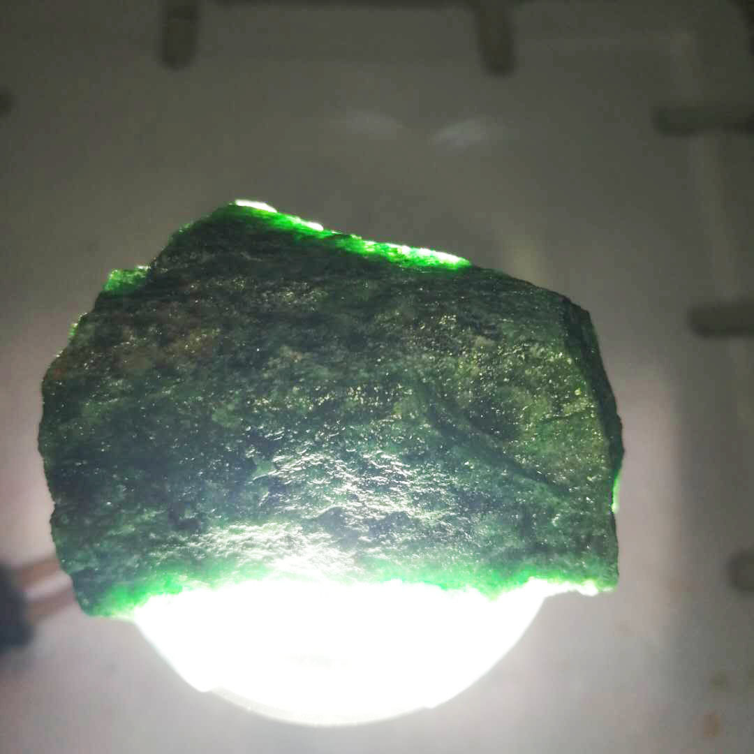 批发天然绿云母原石 原矿物绿色宝石 各种珠宝饰品雕刻料