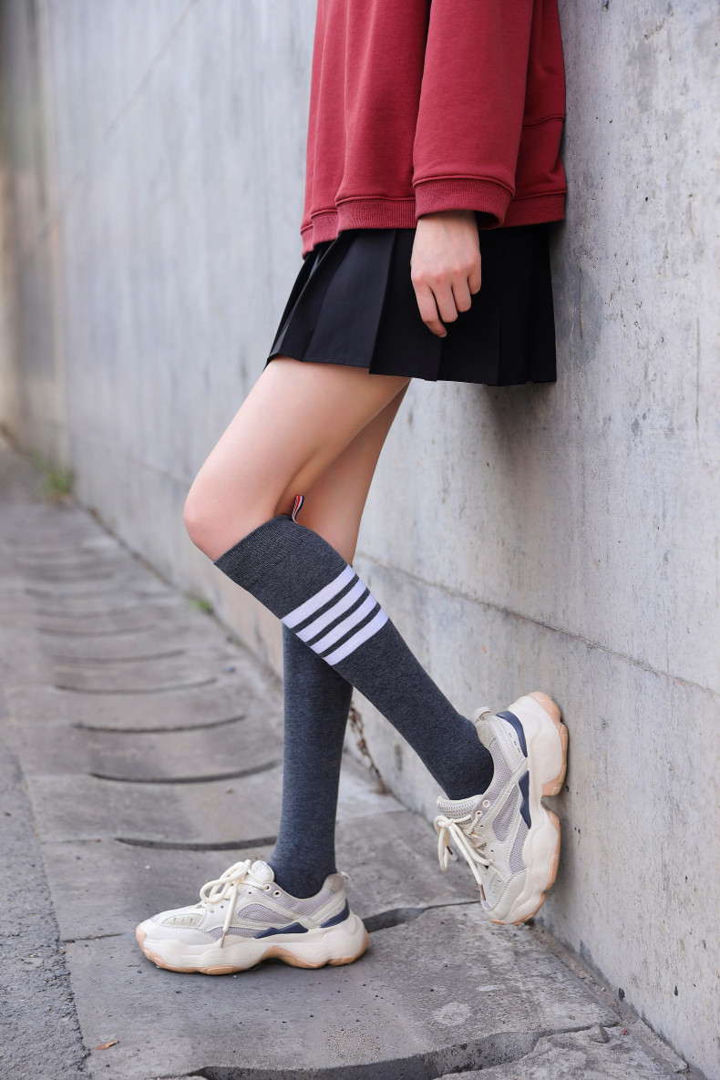 全棉网红袜日韩学院风及膝小腿袜 潮流左右款少女条纹订标中筒袜