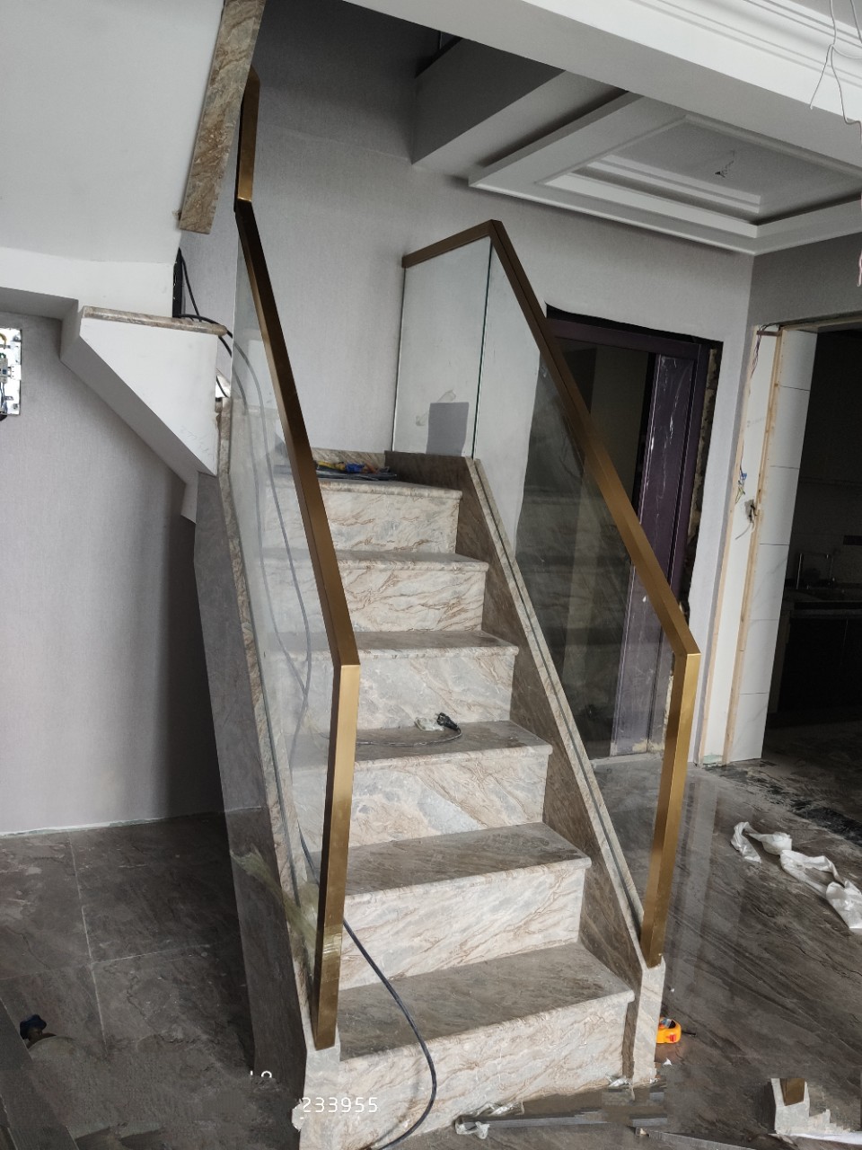 不锈钢拉丝钛金扶手,玻璃楼梯护栏,玻璃楼梯栏杆,轻奢风格护栏