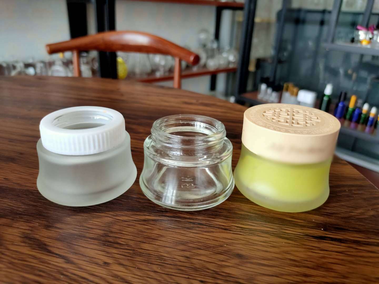 网红镂空玻璃扩香木盖蒙砂透明玻璃固体香膏瓶车载饰品香薰瓶子