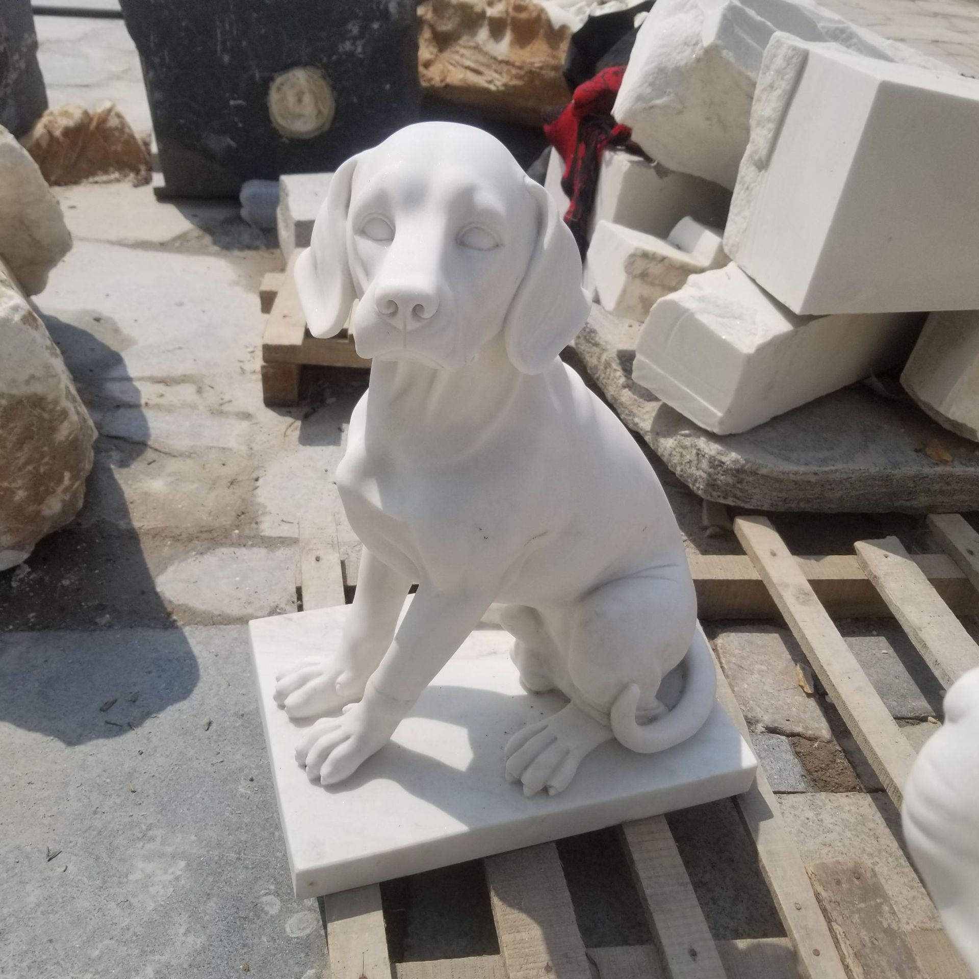 石雕厂家动物雕刻十二生肖系列石雕狗大耳朵狗狗雕像花园公园摆件