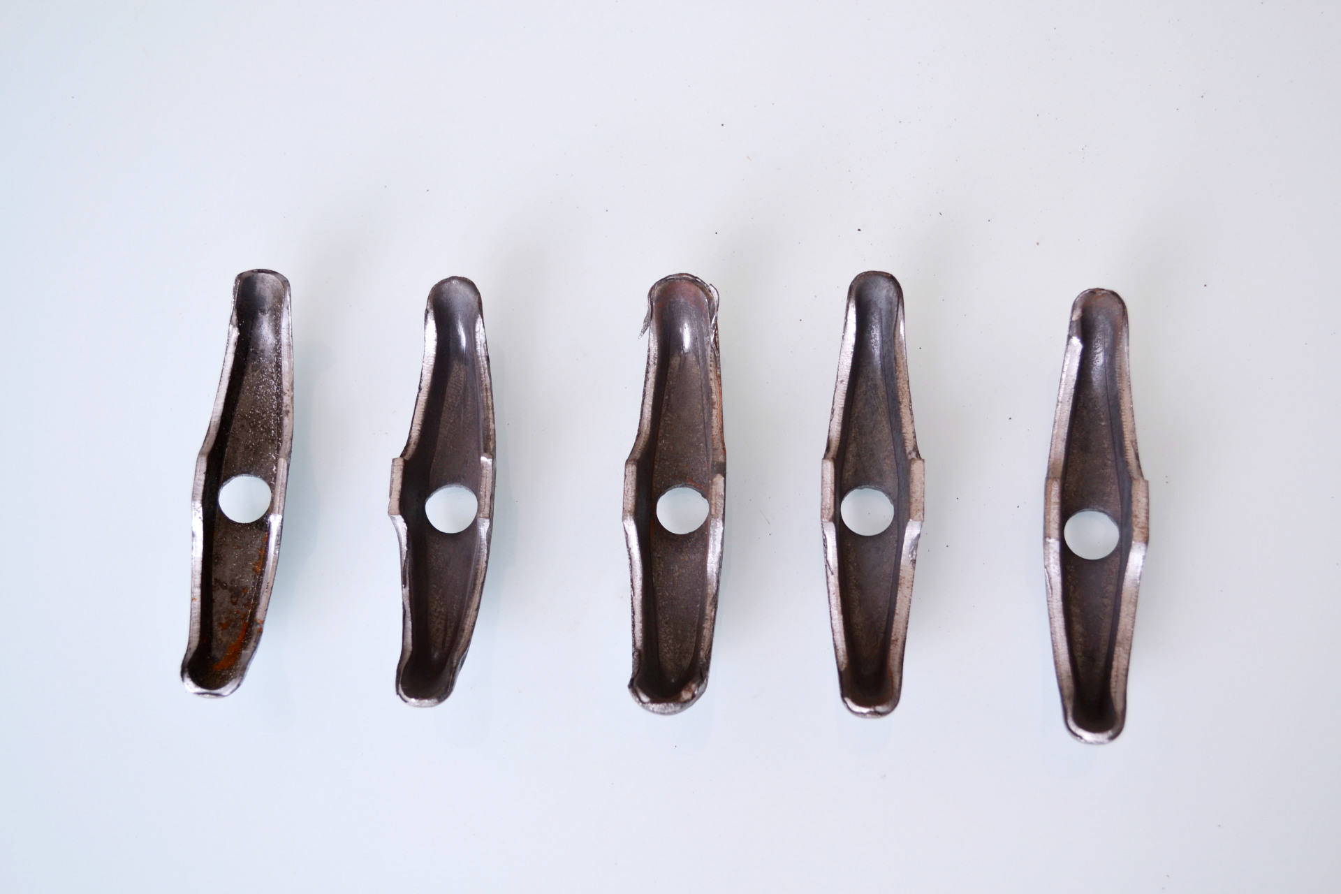 厂家定制供应建筑螺杆配件拉紧器配件蝴蝶建筑山形卡山型蝴蝶扣