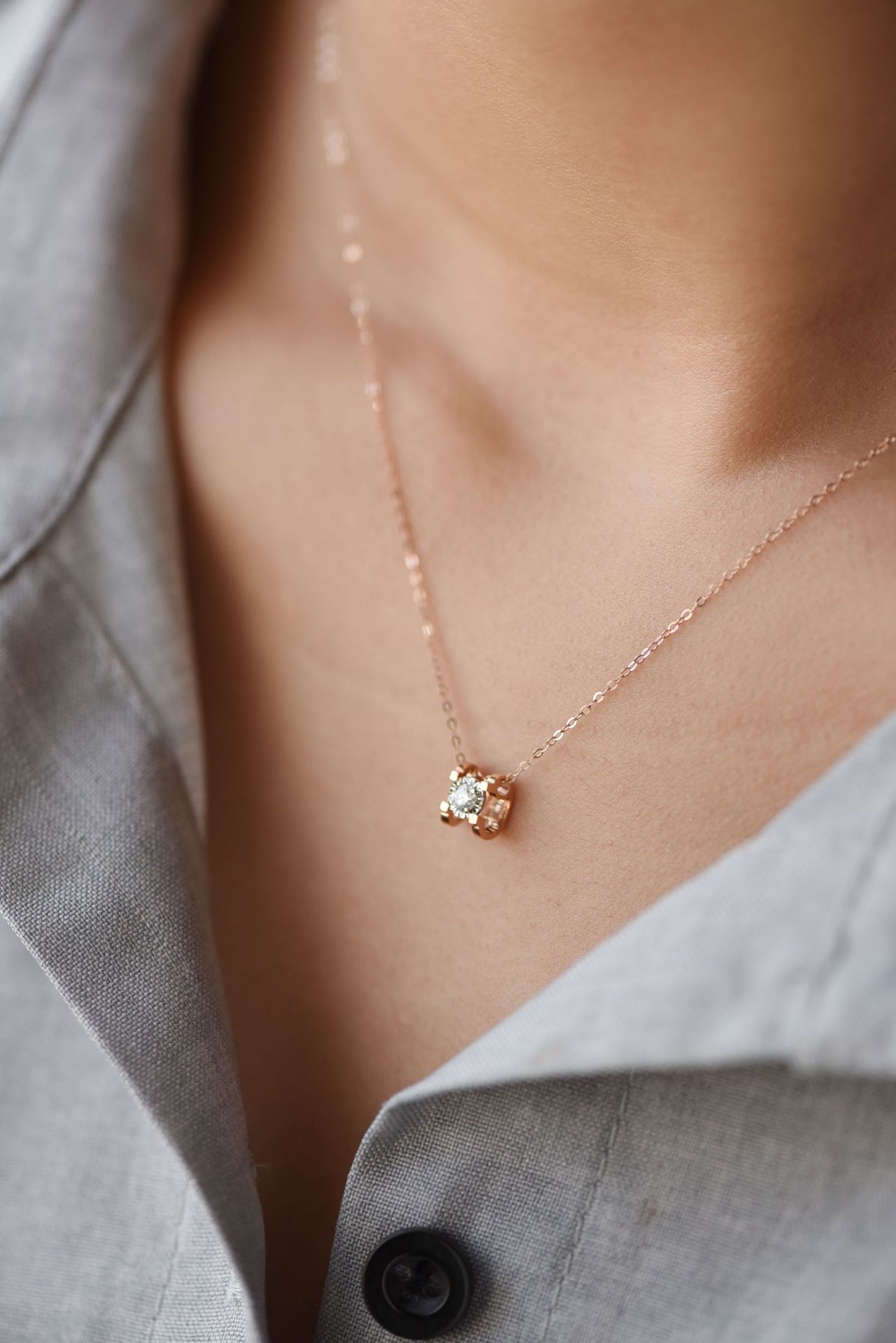 18k玫瑰金四爪牛头钻石项链白金单钻吊坠正品彩金au750女款锁骨链