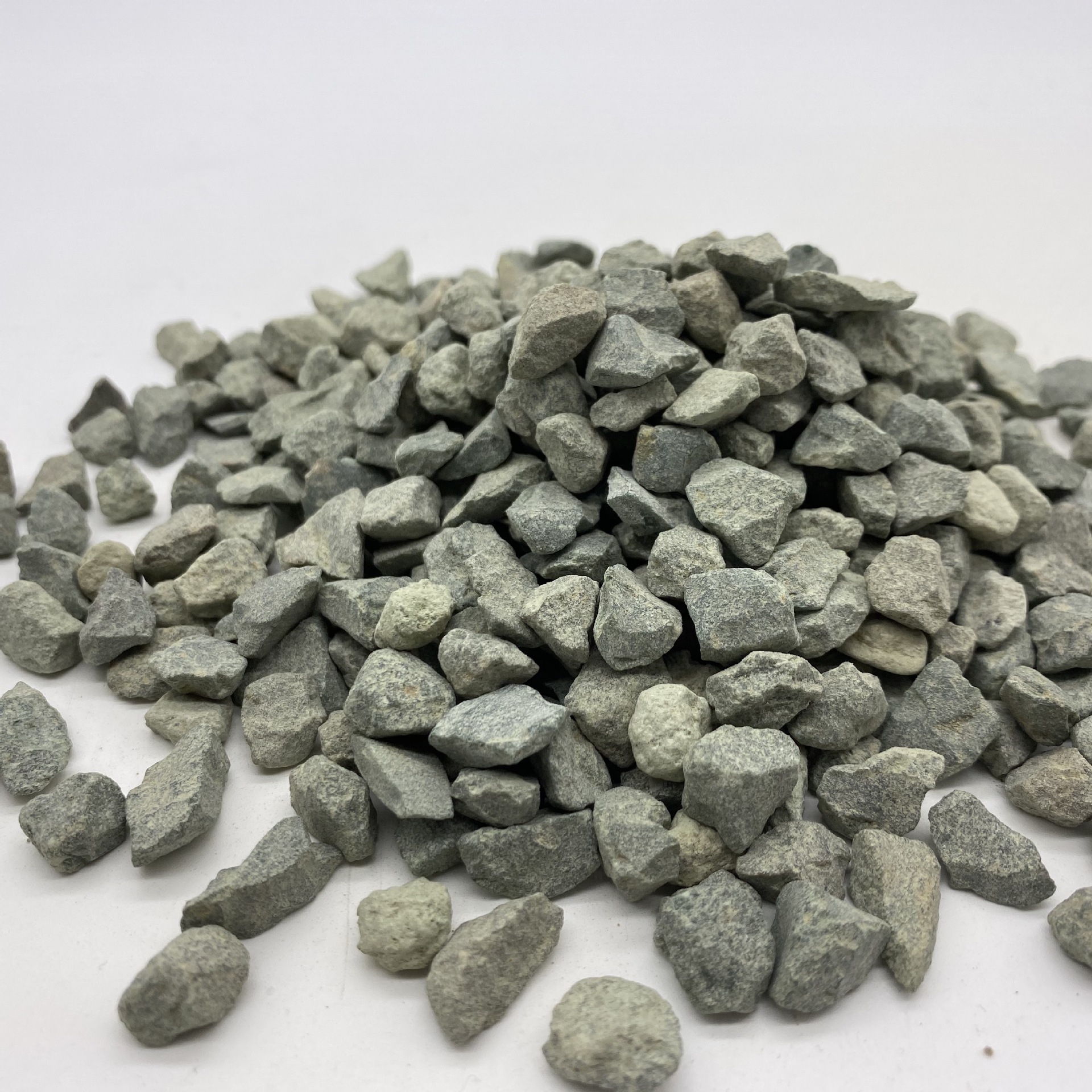 厂家直供绿沸石沸石颗粒园林种植用防烂根