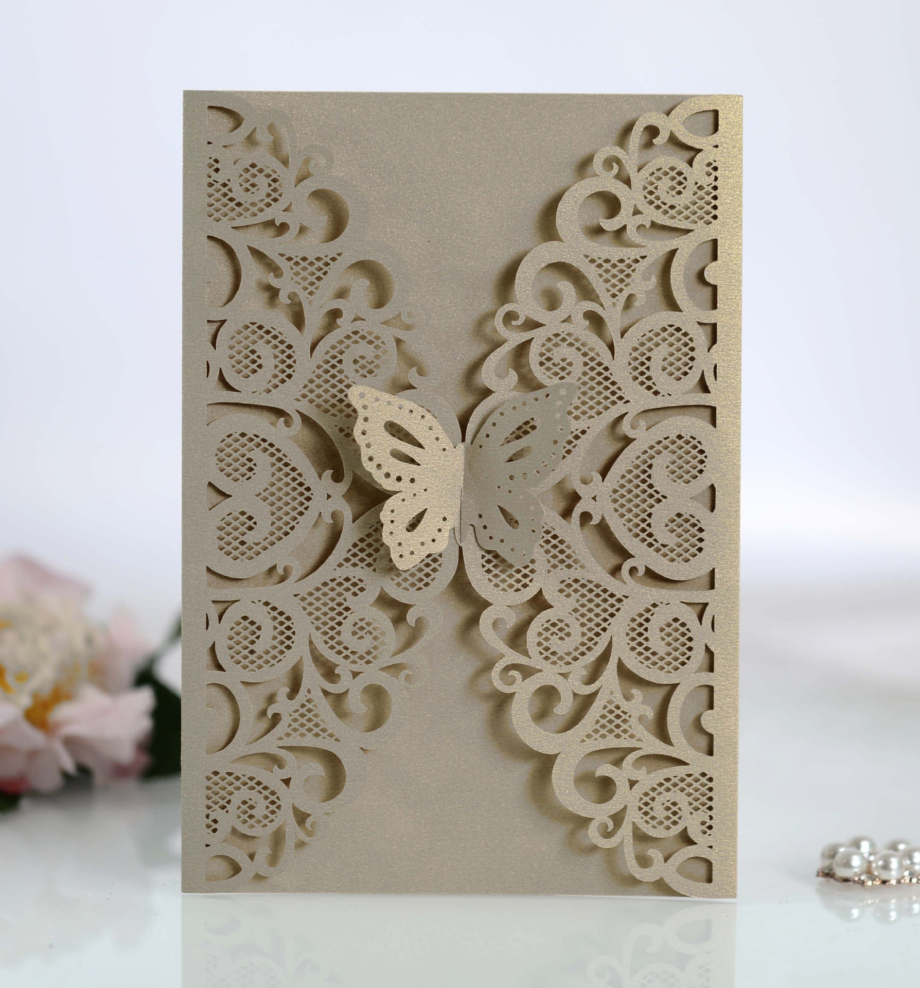 新品贺卡 激光卡片镂空婚礼请柬 蕾丝蝴蝶珠光纸250g邀请函批发