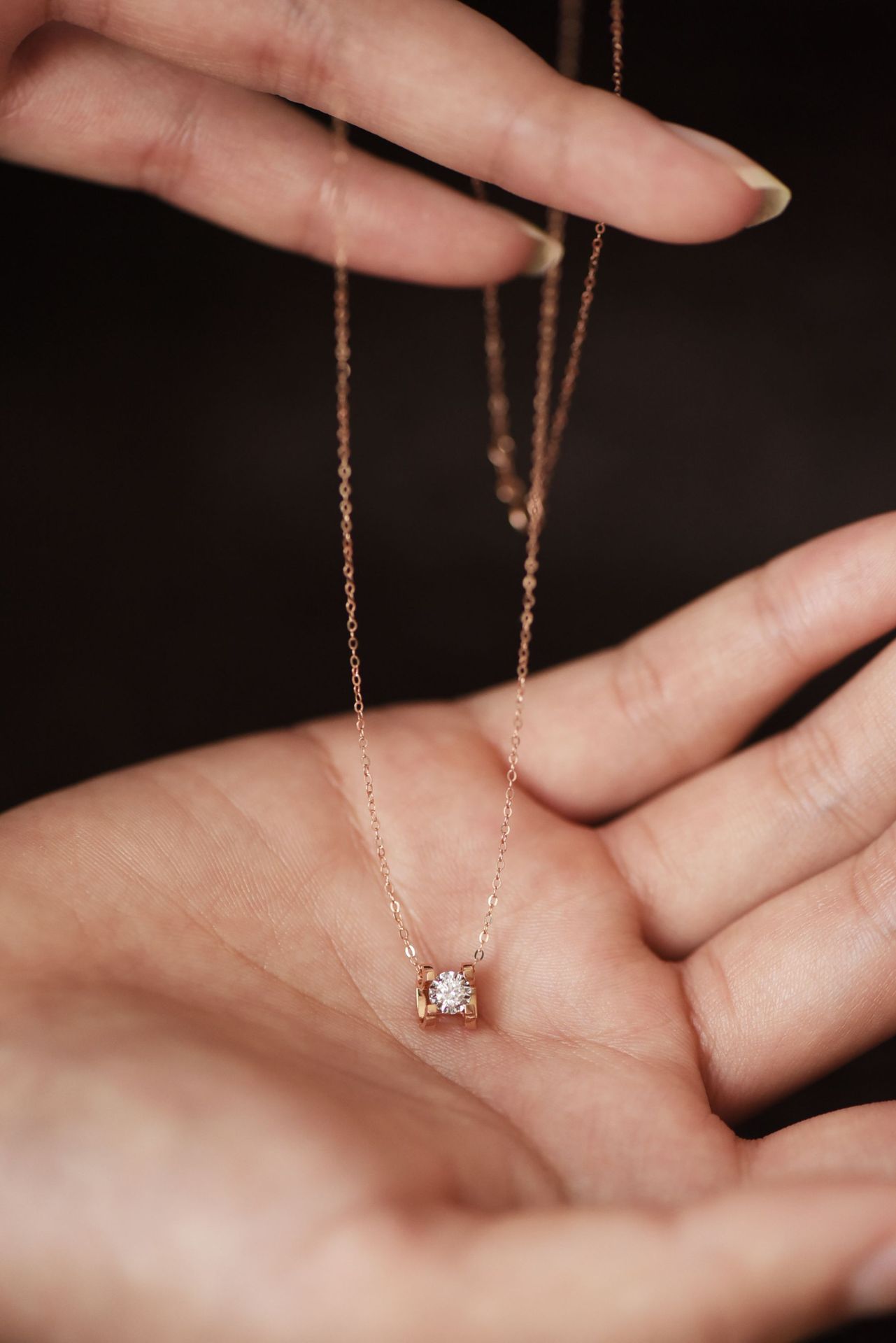 18k玫瑰金四爪牛头钻石项链白金单钻吊坠正品彩金au750女款锁骨链