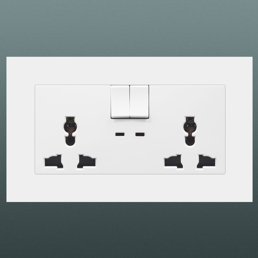 146型国际通用多功能墙壁英式三孔带开关暗装香港澳门阻燃pc插座