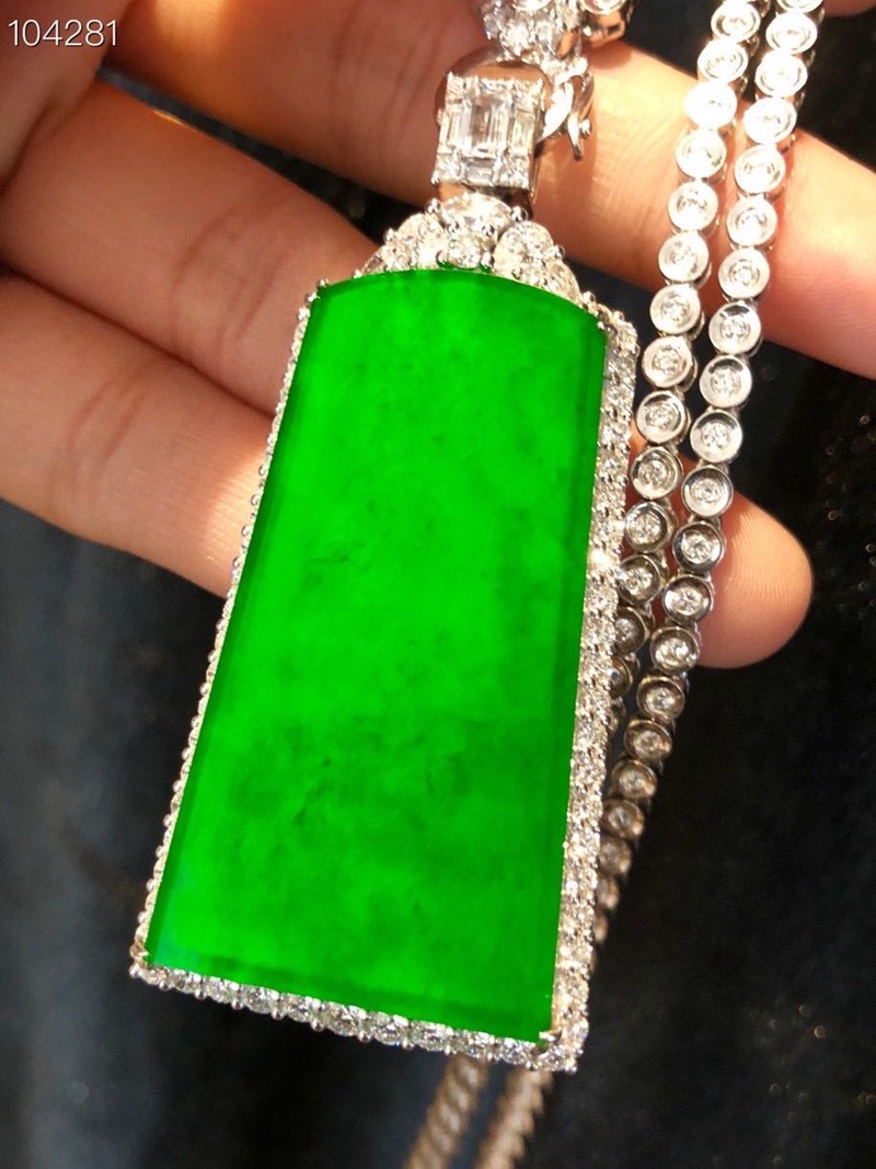收藏品玻璃种帝王绿平安无事牌吊坠 18k金镶缅甸翡翠贵重公关礼品