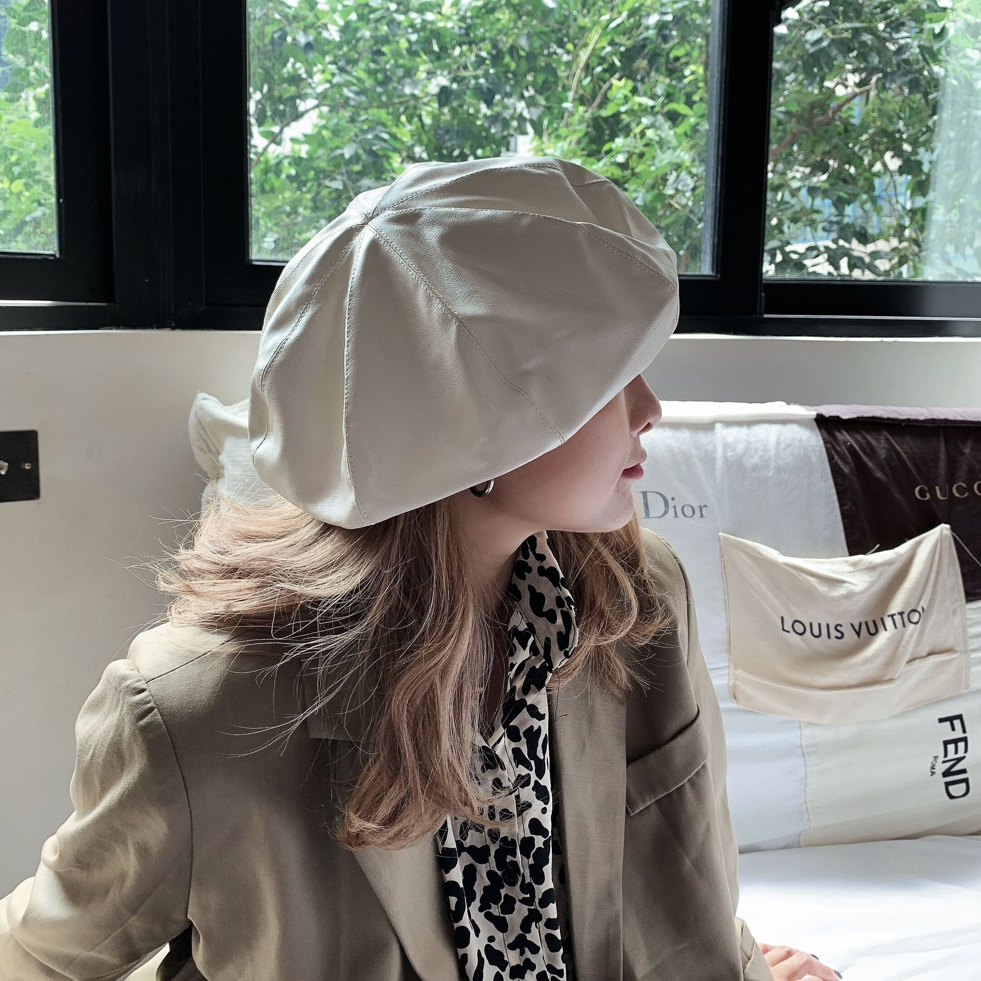 大版夸张设计pu皮贝雷帽女时髦街拍穿搭网红画家帽摩登云朵蓓蕾帽