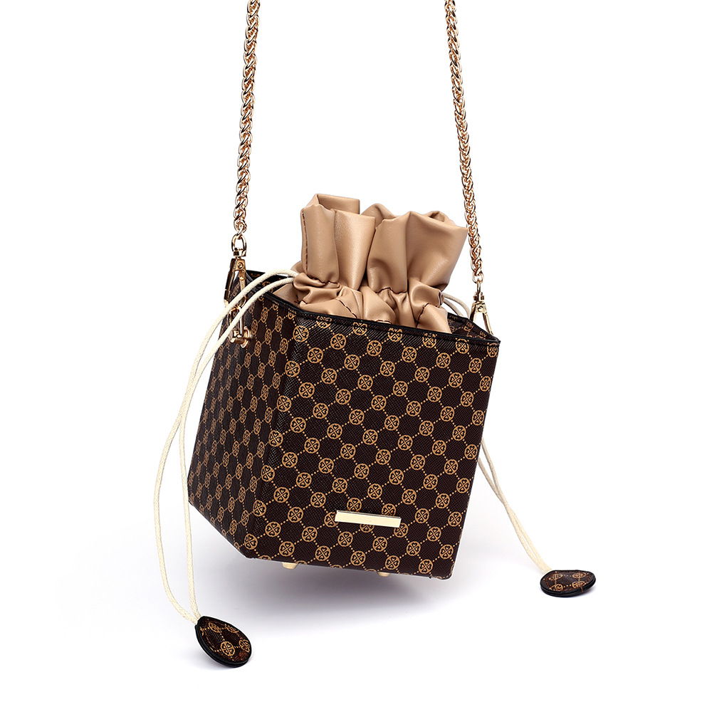 厂家批发休闲老花斜挎包时尚定型女包潮流百搭抽绳方盒子包包