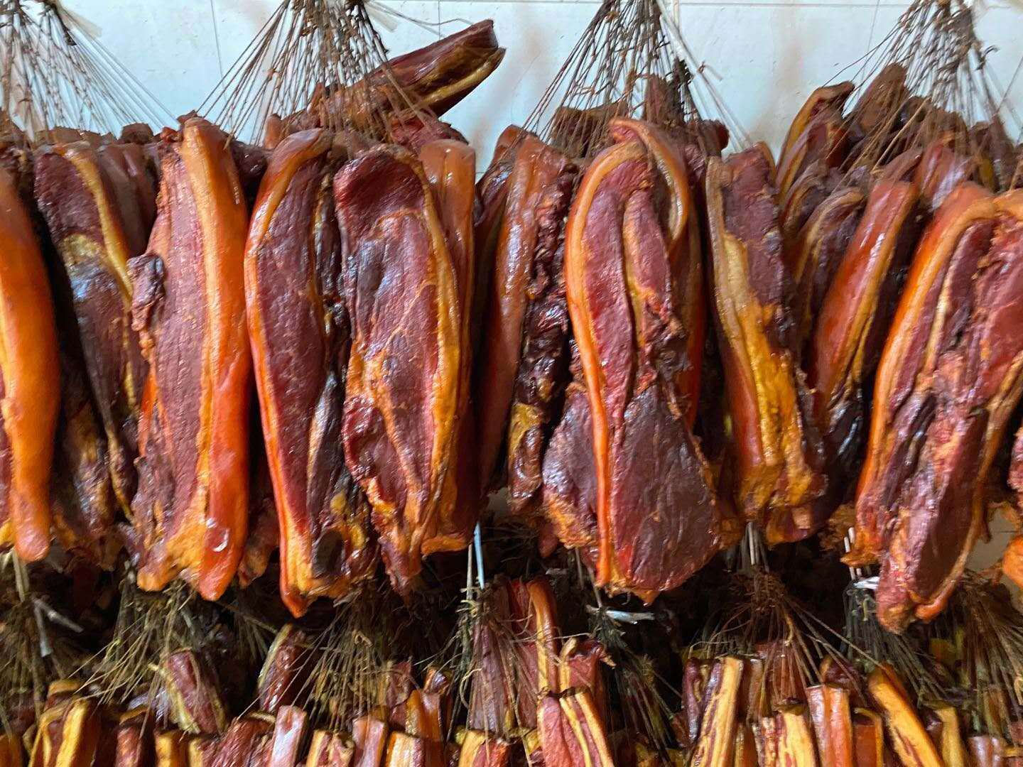 四川正宗农家柴火烟熏腊肉咸肉风干土猪后腿五花腊肉烟熏排骨批发