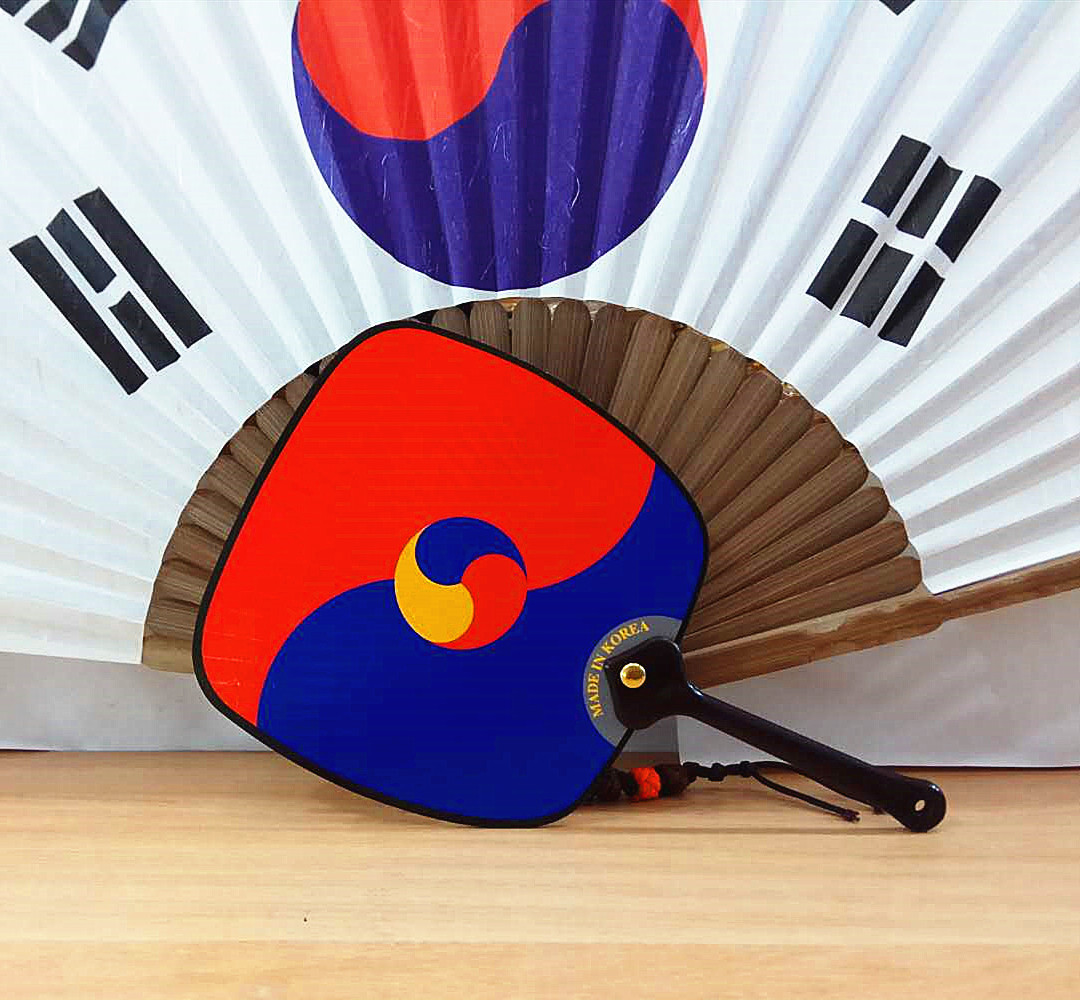 韩国太极工艺扇子朝鲜族创意民族风圆鼓长鼓流苏吊坠纪念品