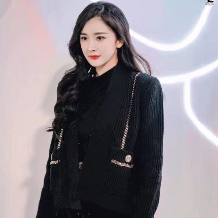 杨幂黑色毛衣外套