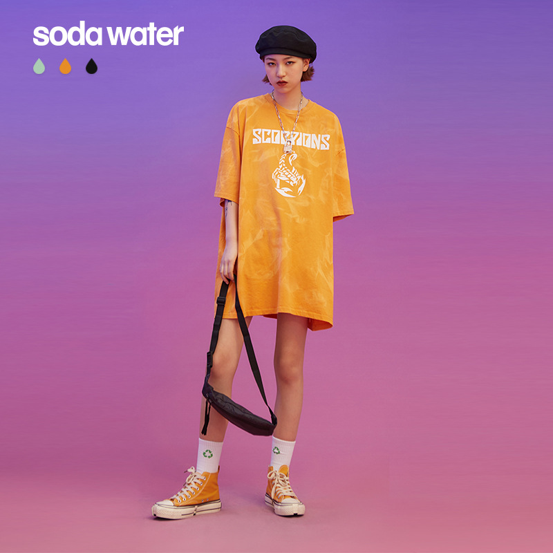 soda女装|2020春夏新款潮个性蝎子字母印花扎染宽松短袖t恤女