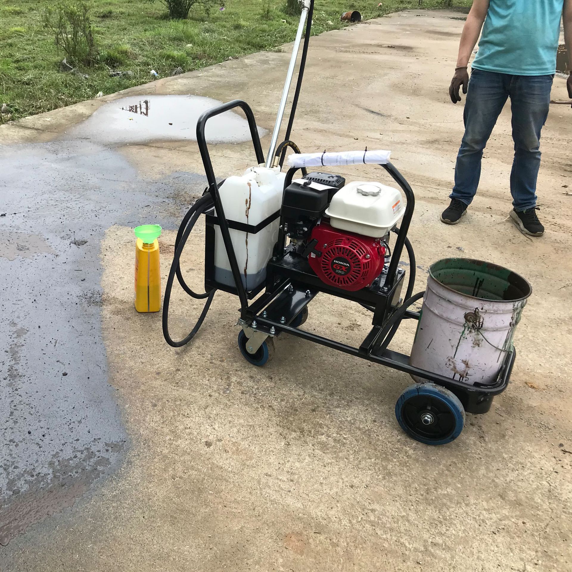 隆顺厂家直销小型乳化沥青洒布机路面翻新喷洒机汽油撒布机ls-310