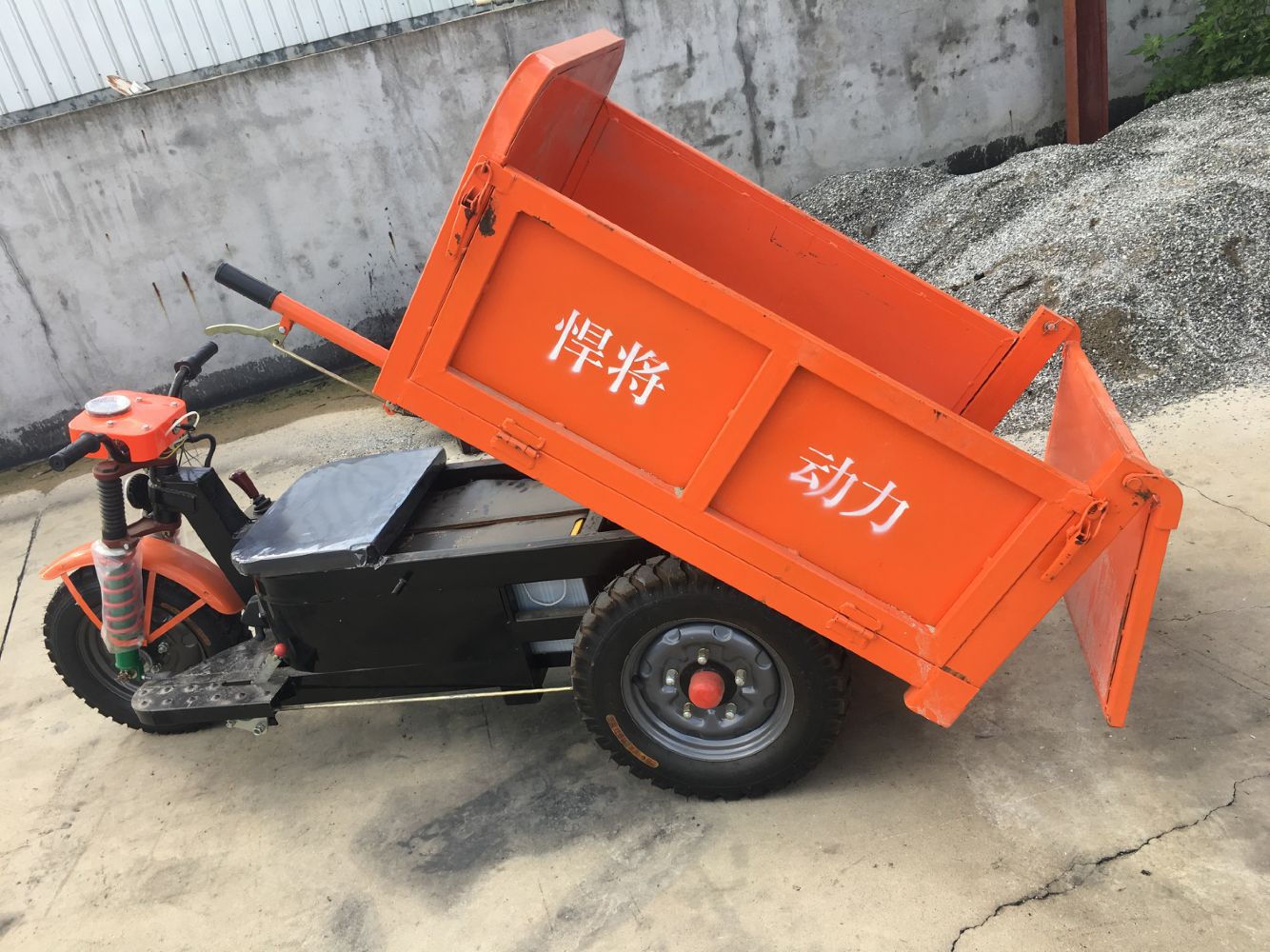 建筑工地电动三轮车小型工程农用自卸翻斗车运输养殖拉货载重王