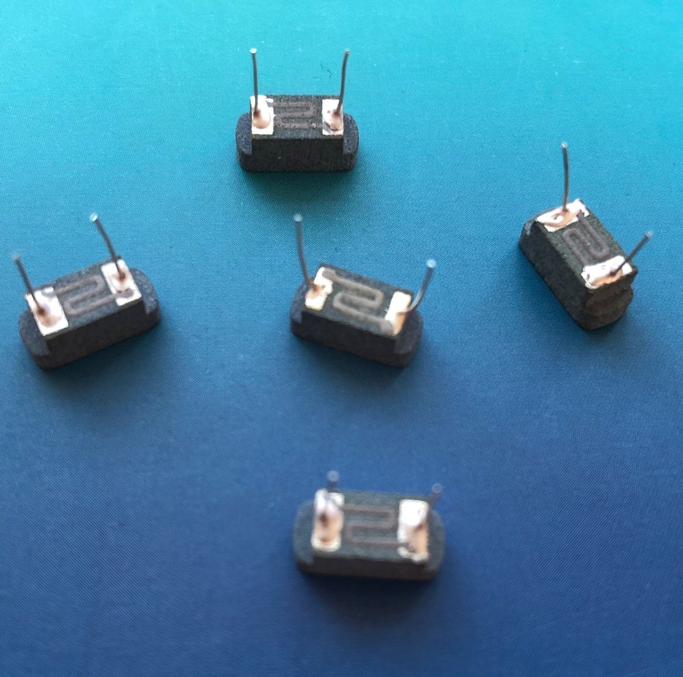 微孔陶瓷雾化芯,多孔雾化芯,cbd雾化器,cbd雾化芯,陶瓷雾化芯