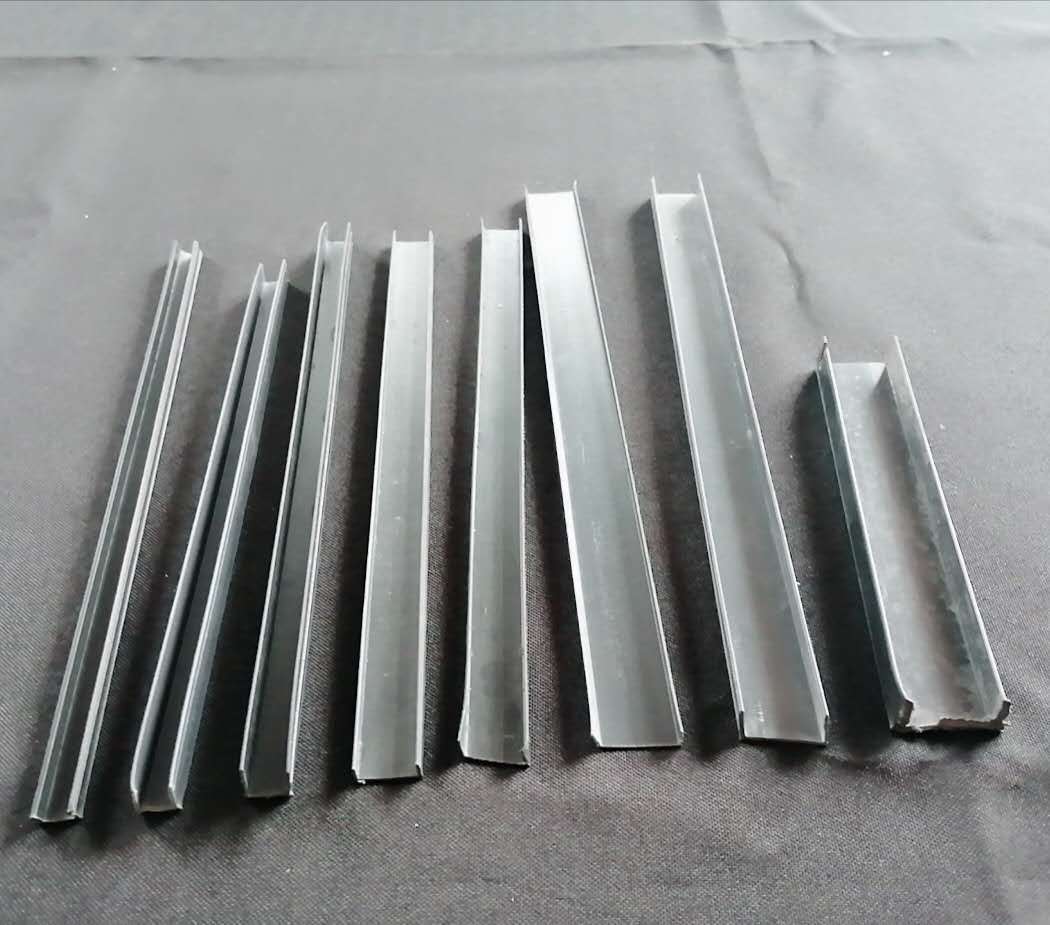 现货供应塑料滴水槽屋檐檐口分隔条u型槽pvc滴水槽