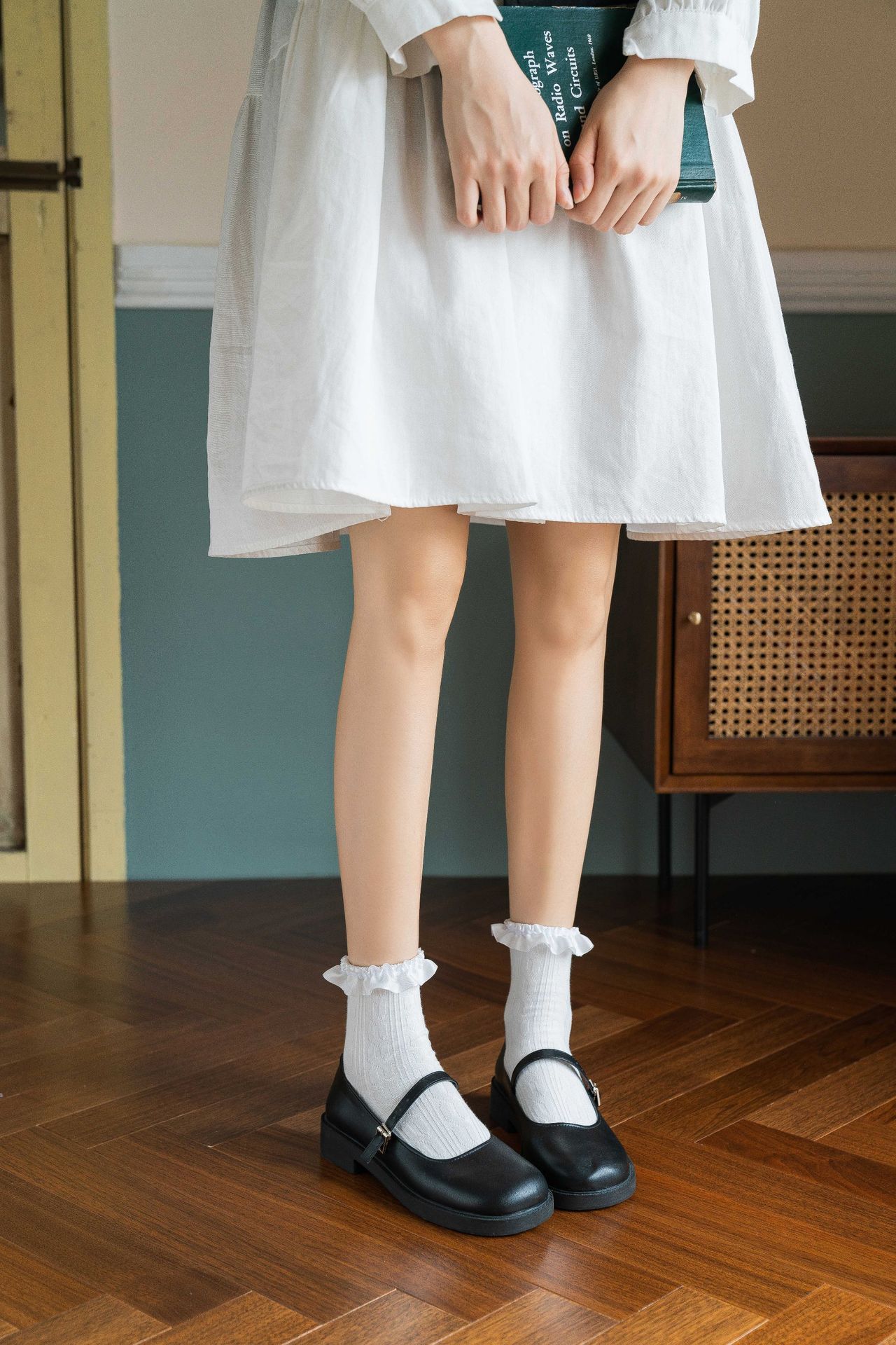 女袜秋日系纯白花边装饰甜美绑带中筒袜lo娘jk学院风百搭堆堆袜