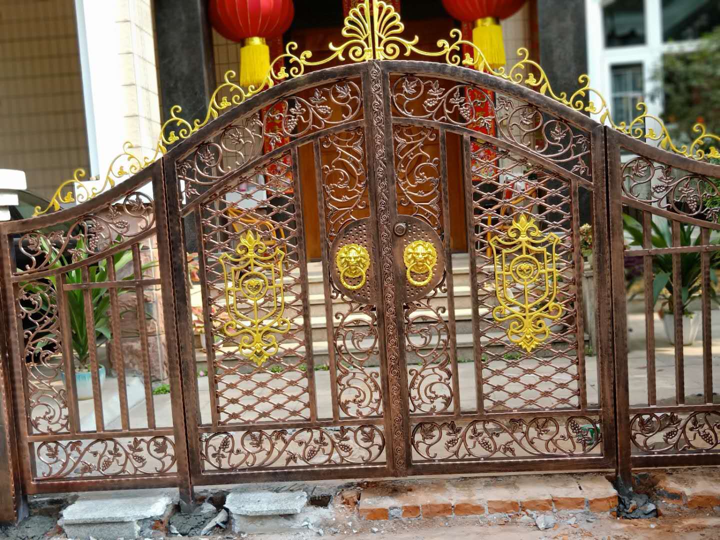 广州厂家批发零售古铜色烤漆封闭式庭院门私人定制热镀锌四折铁门