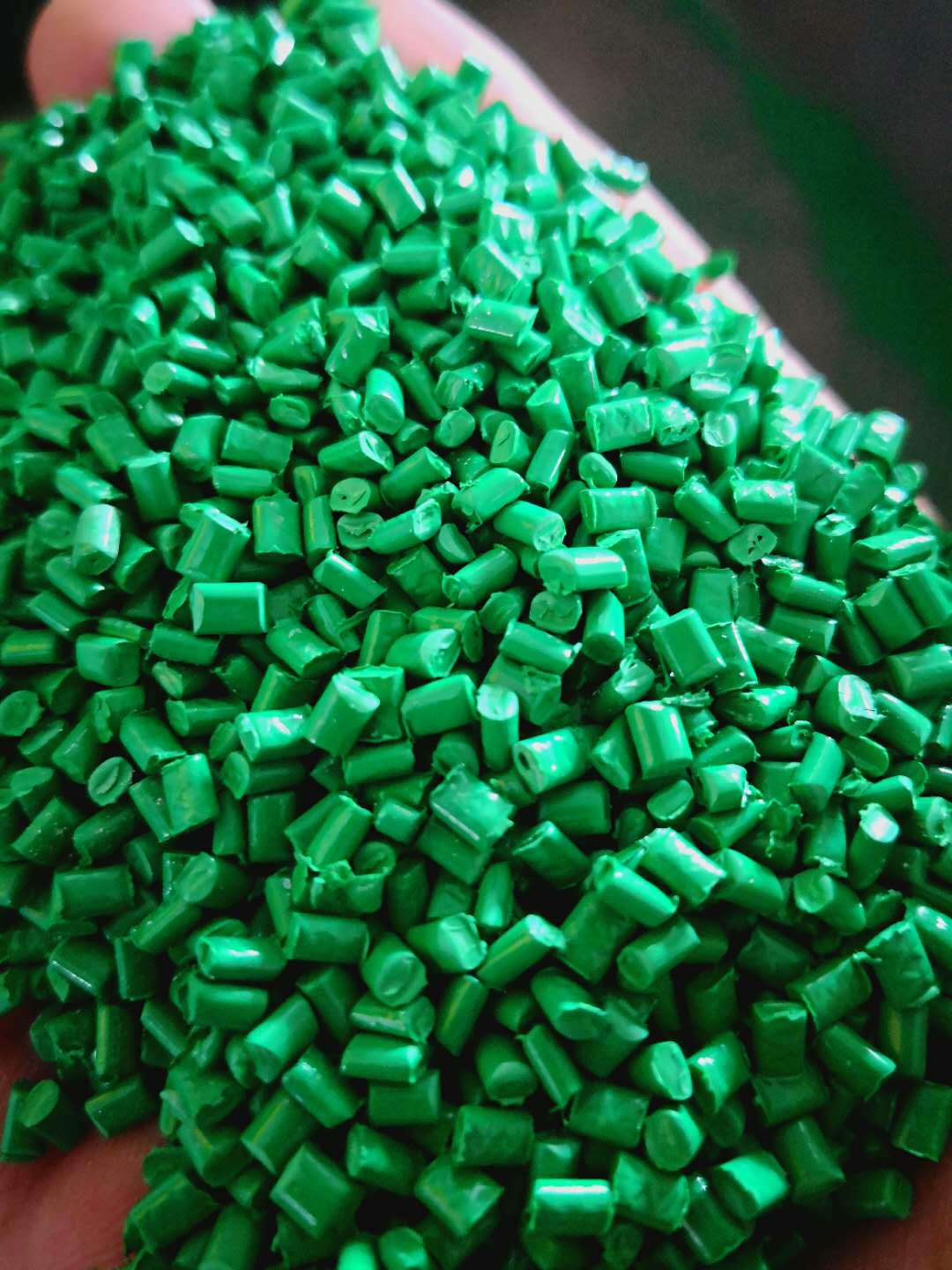 pvc墨绿电力穿线管色母粒 深绿色护套管色母 明绿色母粒厂家