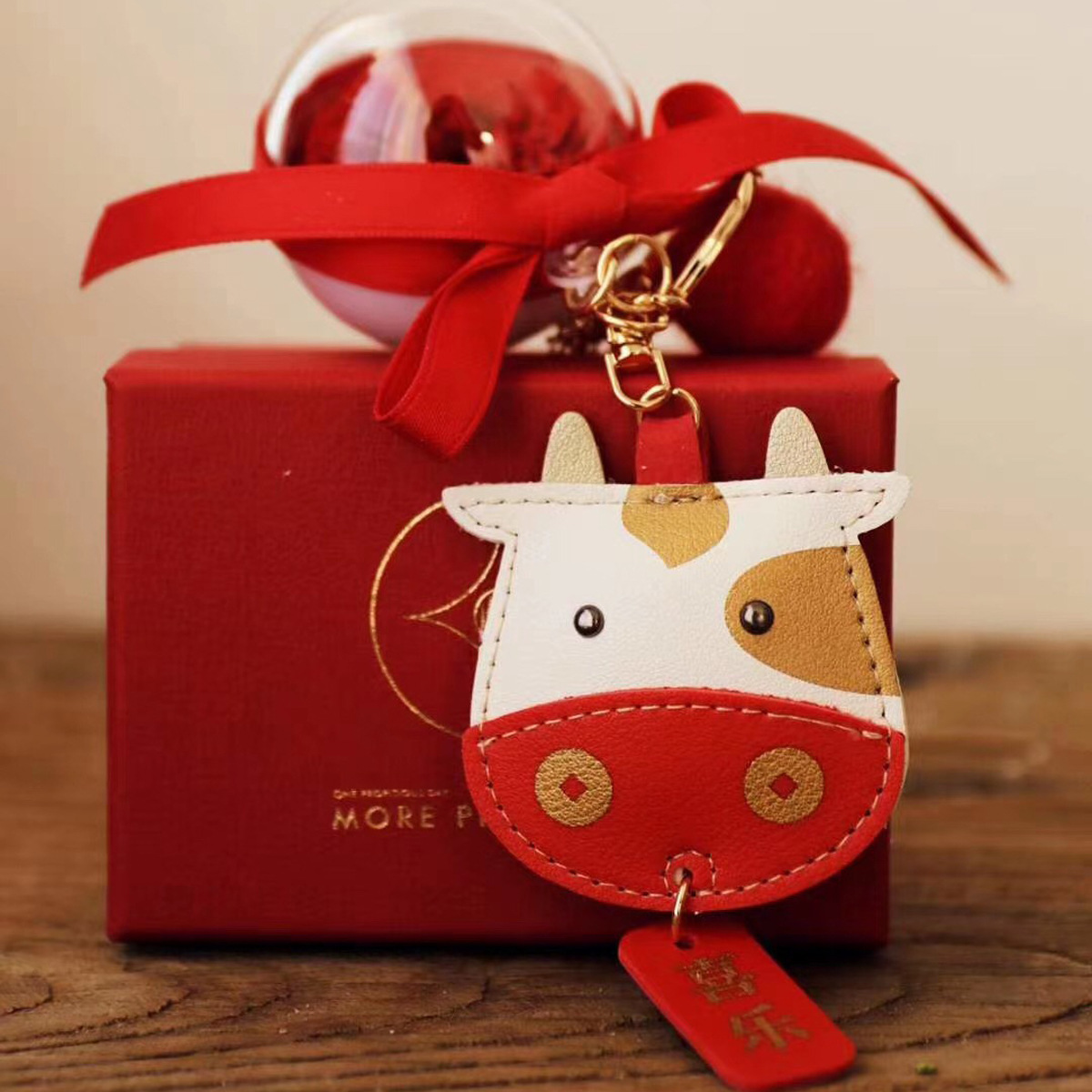 圣诞爆款好运牛牛永生花钥匙扣 牛年创意包包挂饰牛年小礼品批发